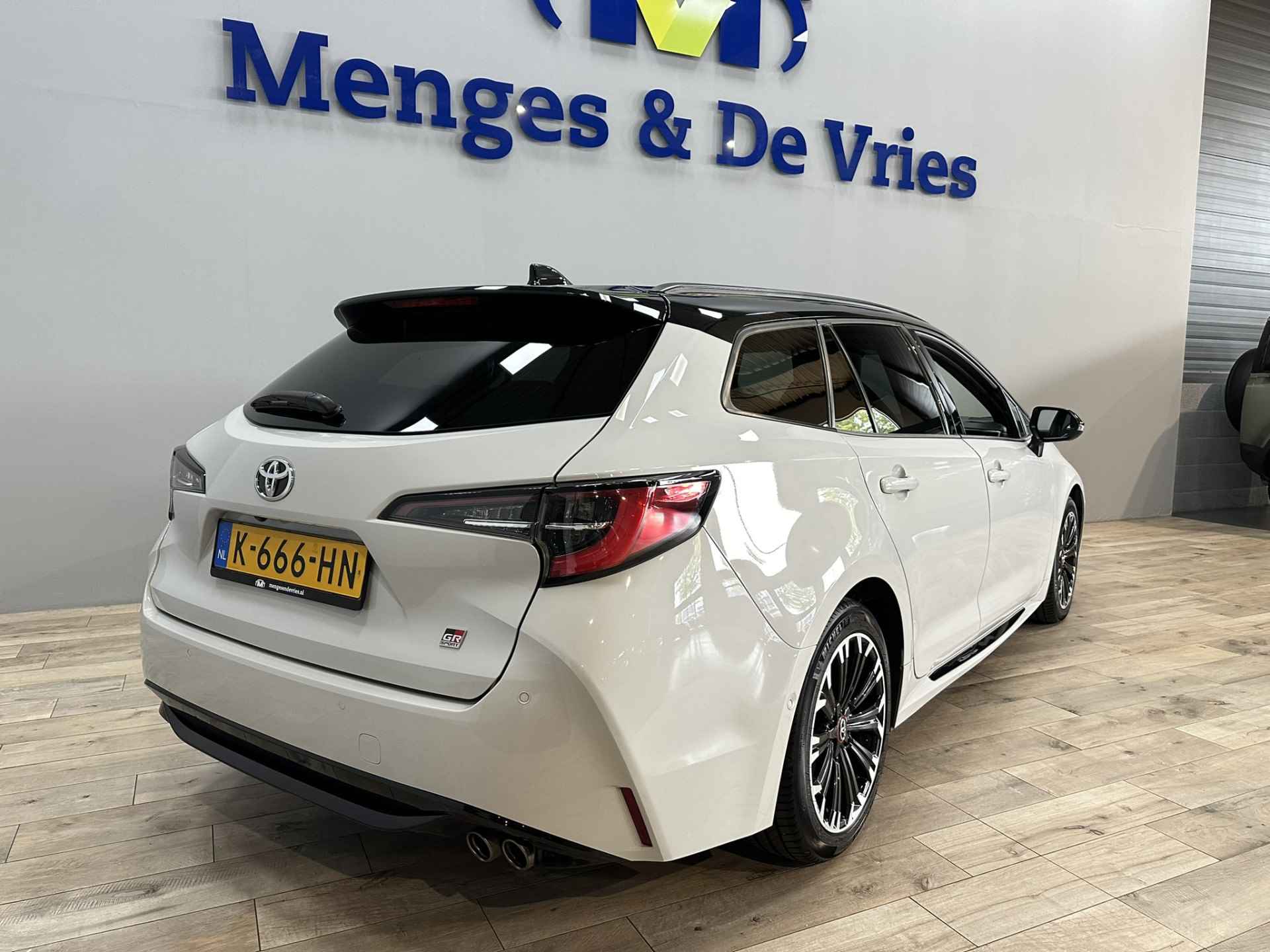 Toyota Corolla Touring Sports 2.0 Hybrid GR-Sport Airco ECC | LED | Adaptive Cruise | Camera | Stoelverwarming | 17" velgen | Apple Carplay | Isofix | NAP | - 3/49