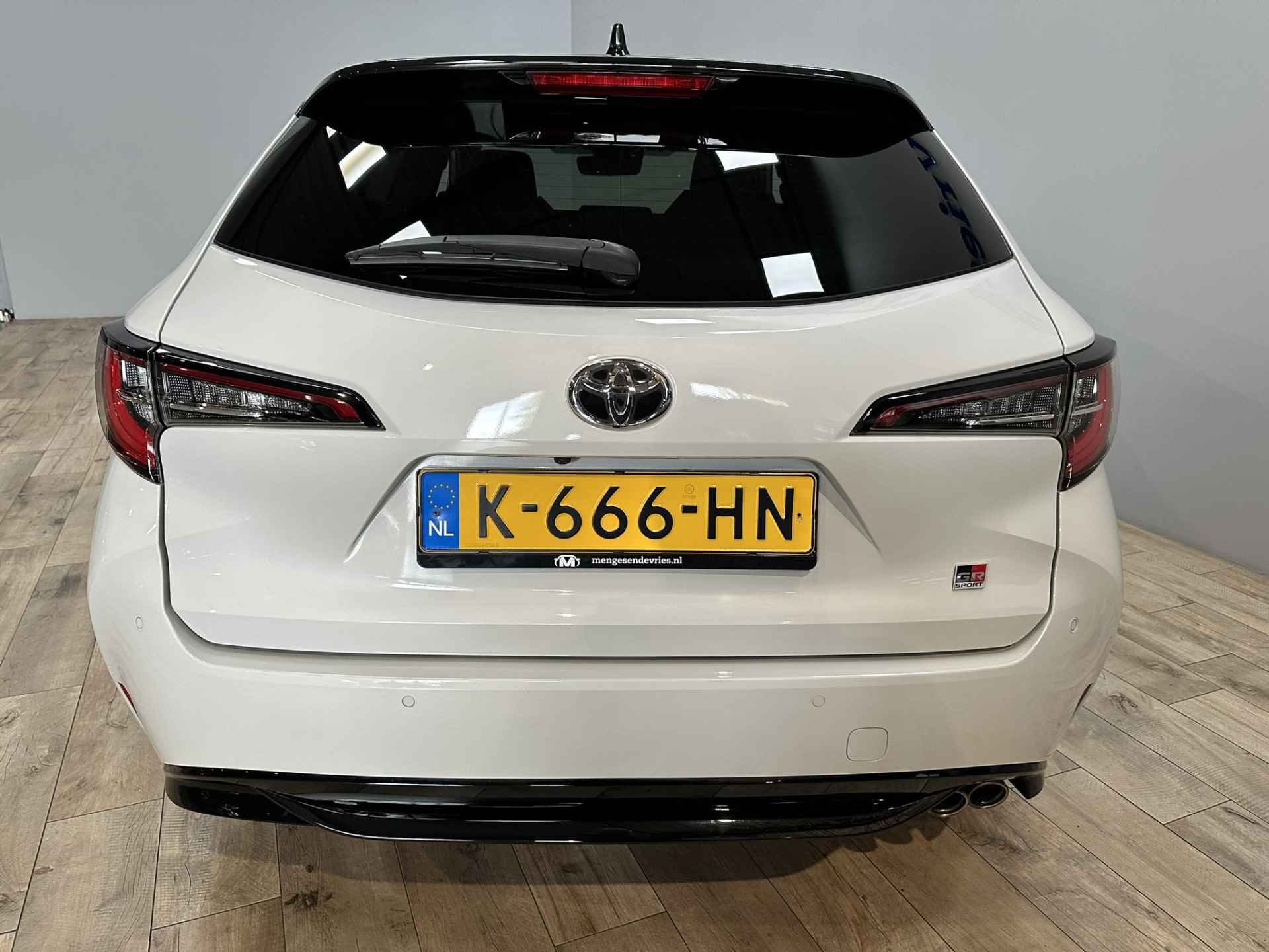 Toyota Corolla Touring Sports 2.0 Hybrid GR-Sport Airco ECC | LED | Adaptive Cruise | Camera | Stoelverwarming | 17" velgen | Apple Carplay | Isofix | NAP | - 4/49