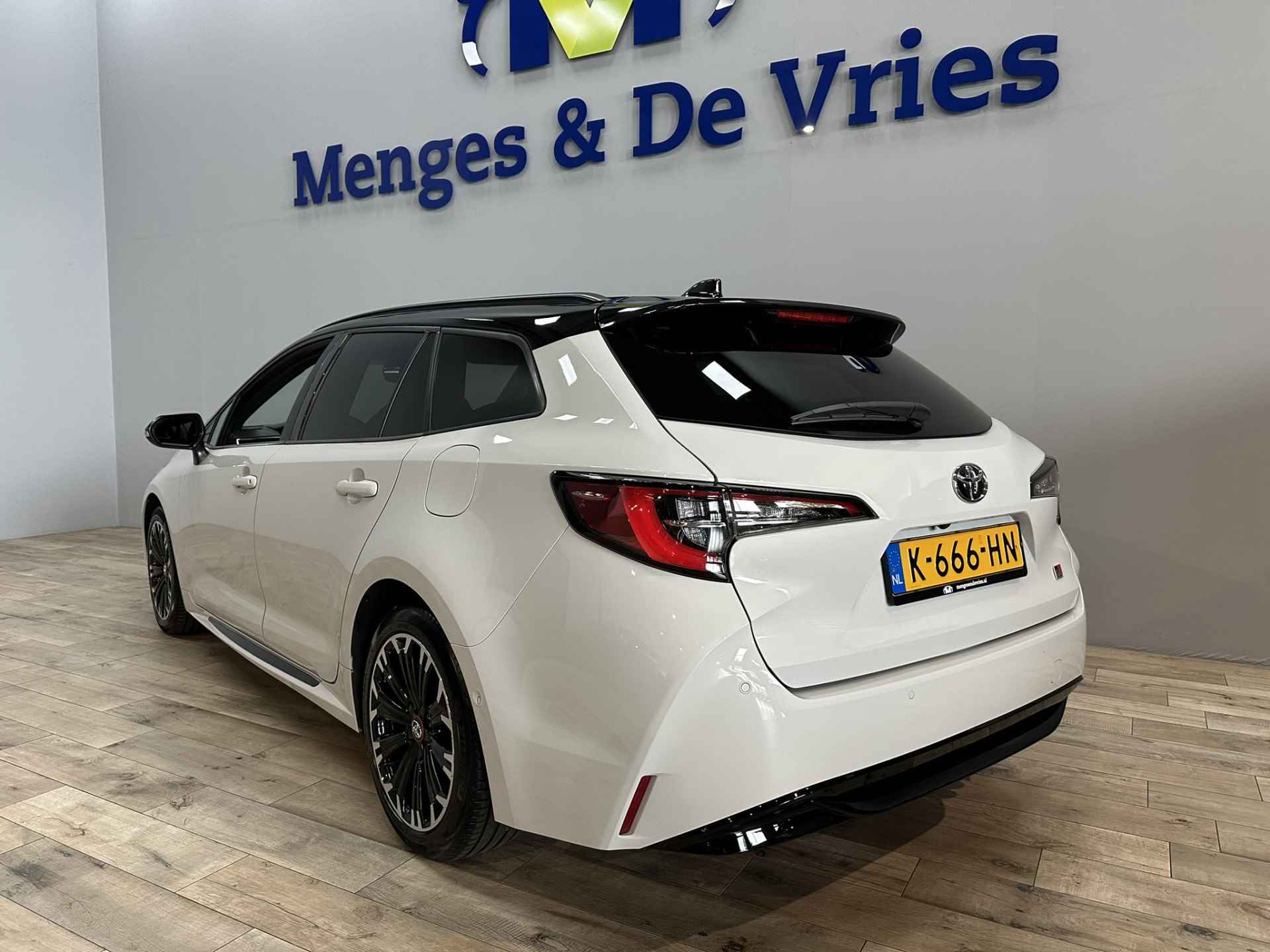 Toyota Corolla Touring Sports 2.0 Hybrid GR-Sport Airco ECC | LED | Adaptive Cruise | Camera | Stoelverwarming | 17" velgen | Apple Carplay | Isofix | NAP | - 5/49