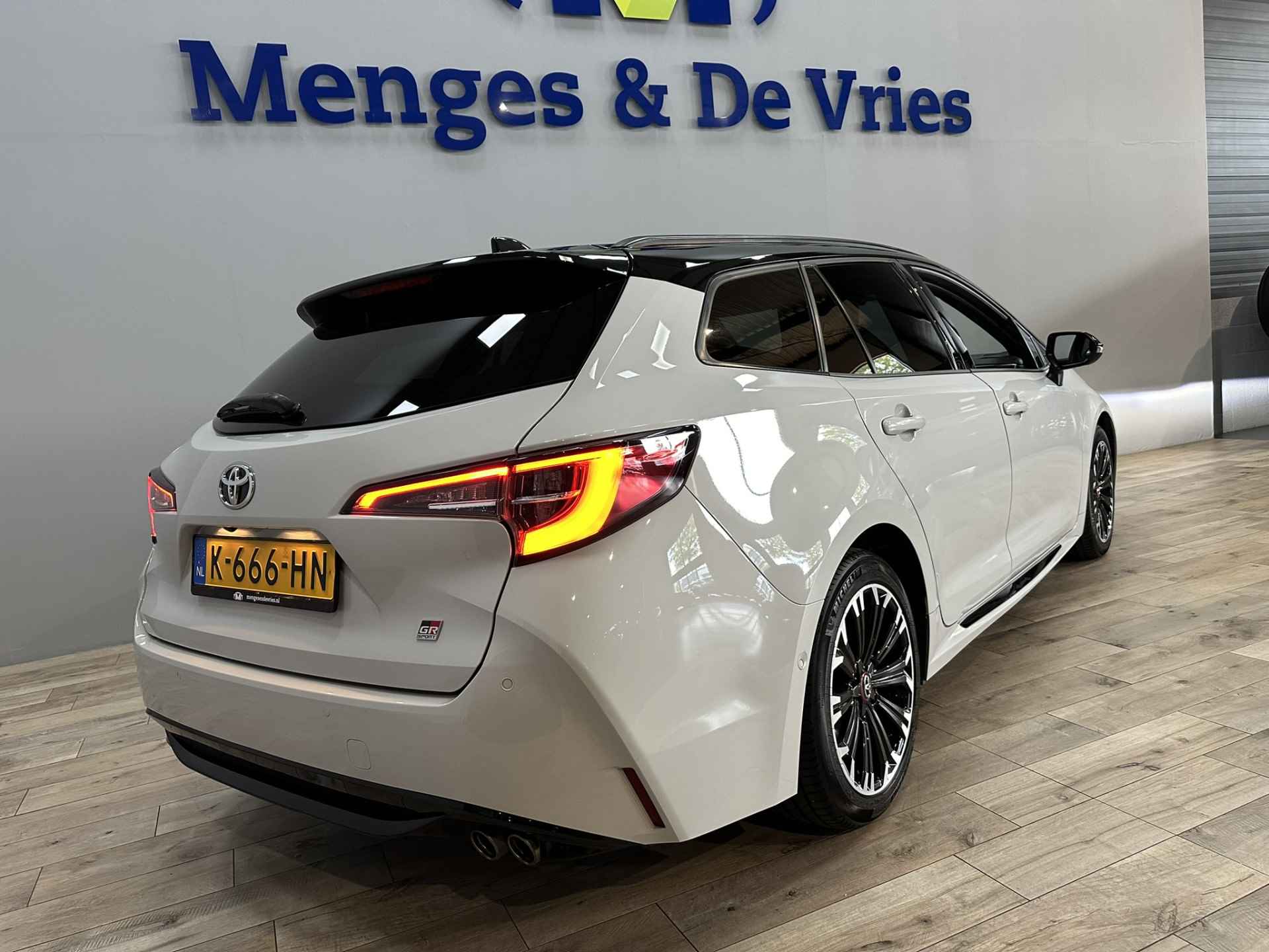 Toyota Corolla Touring Sports 2.0 Hybrid GR-Sport Airco ECC | LED | Adaptive Cruise | Camera | Stoelverwarming | 17" velgen | Apple Carplay | Isofix | NAP | - 45/49