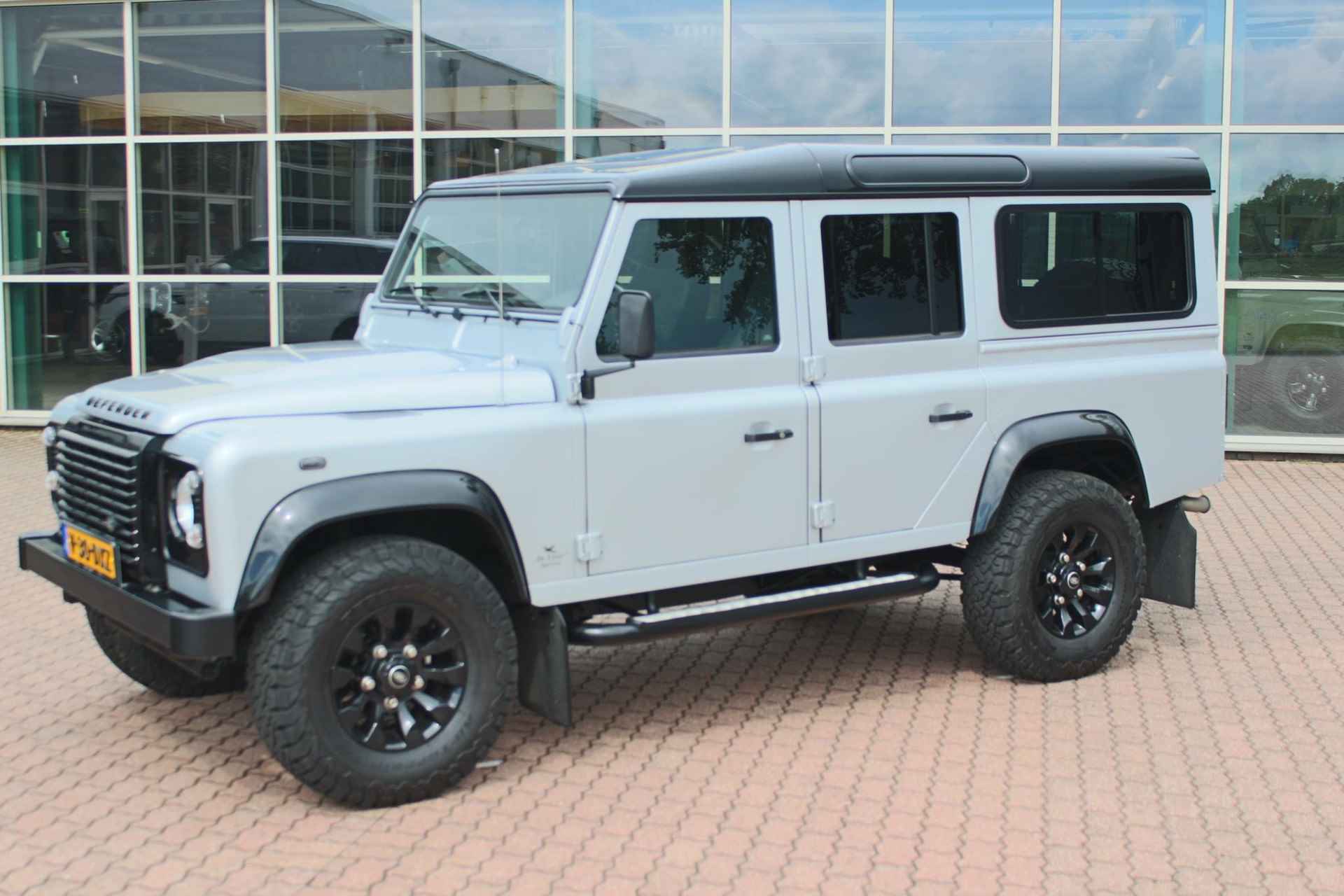 Land Rover Defender 2.2 D SW 110" Eastnor De Uiver Special 7-seater - 3/36