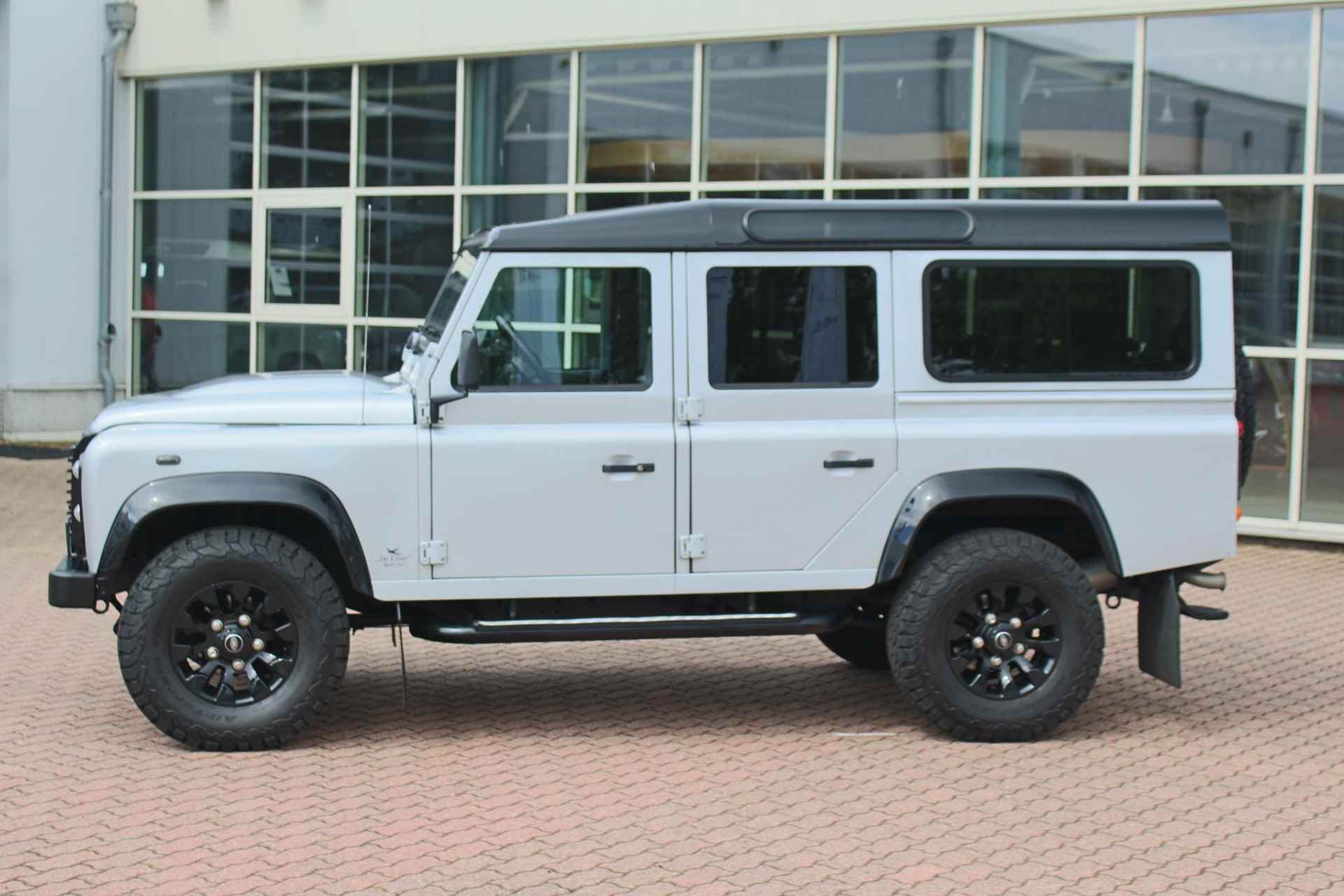 Land Rover Defender 2.2 D SW 110" Eastnor De Uiver Special 7-seater - 4/36