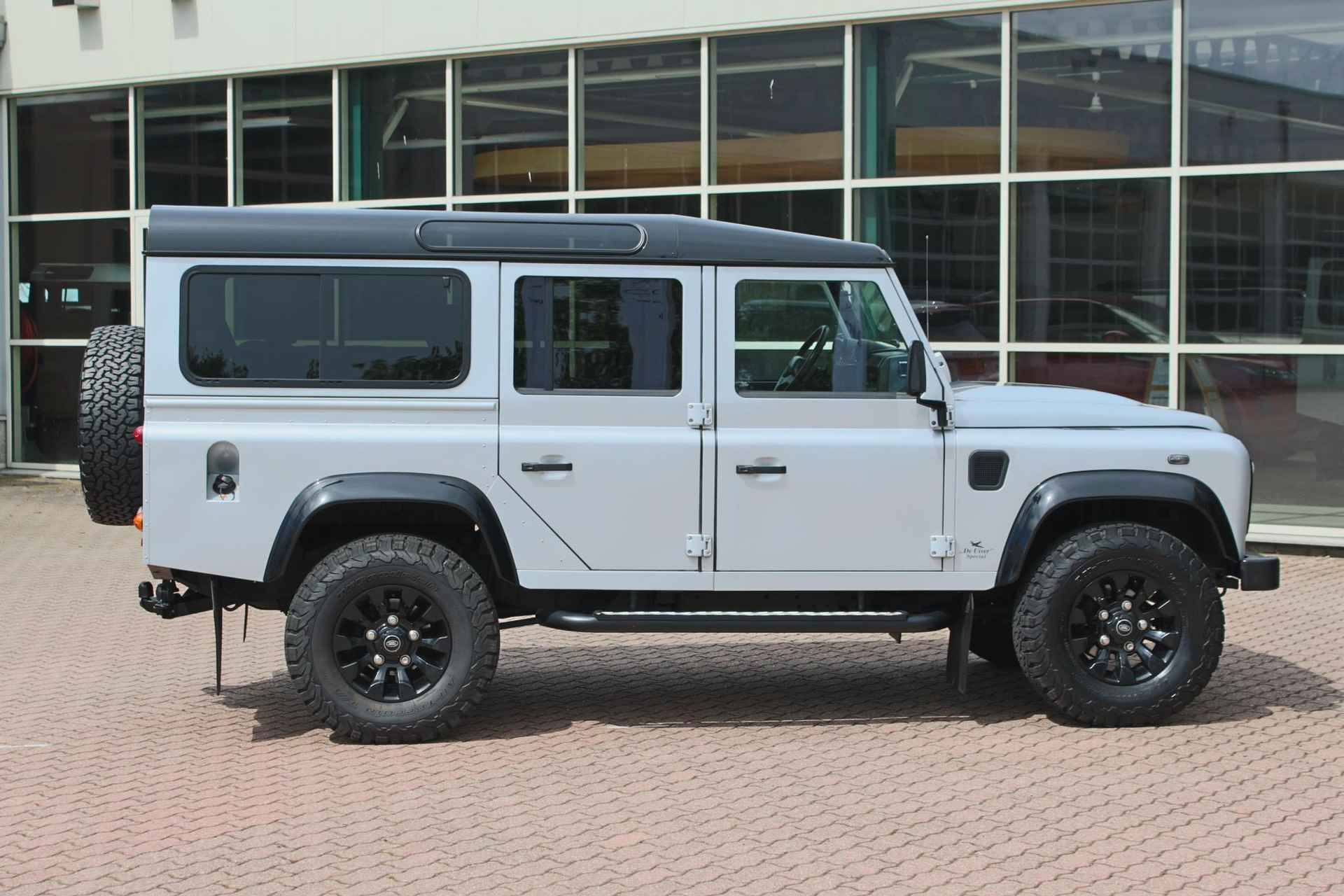 Land Rover Defender 2.2 D SW 110" Eastnor De Uiver Special 7-seater - 12/36