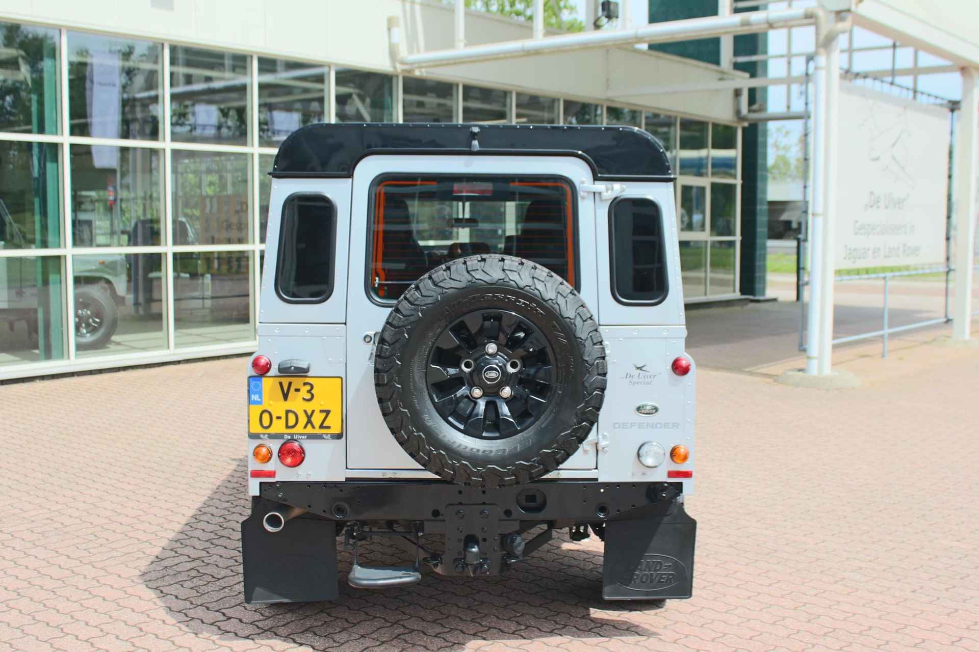 Land Rover Defender 2.2 D SW 110" Eastnor De Uiver Special 7-seater - 13/36