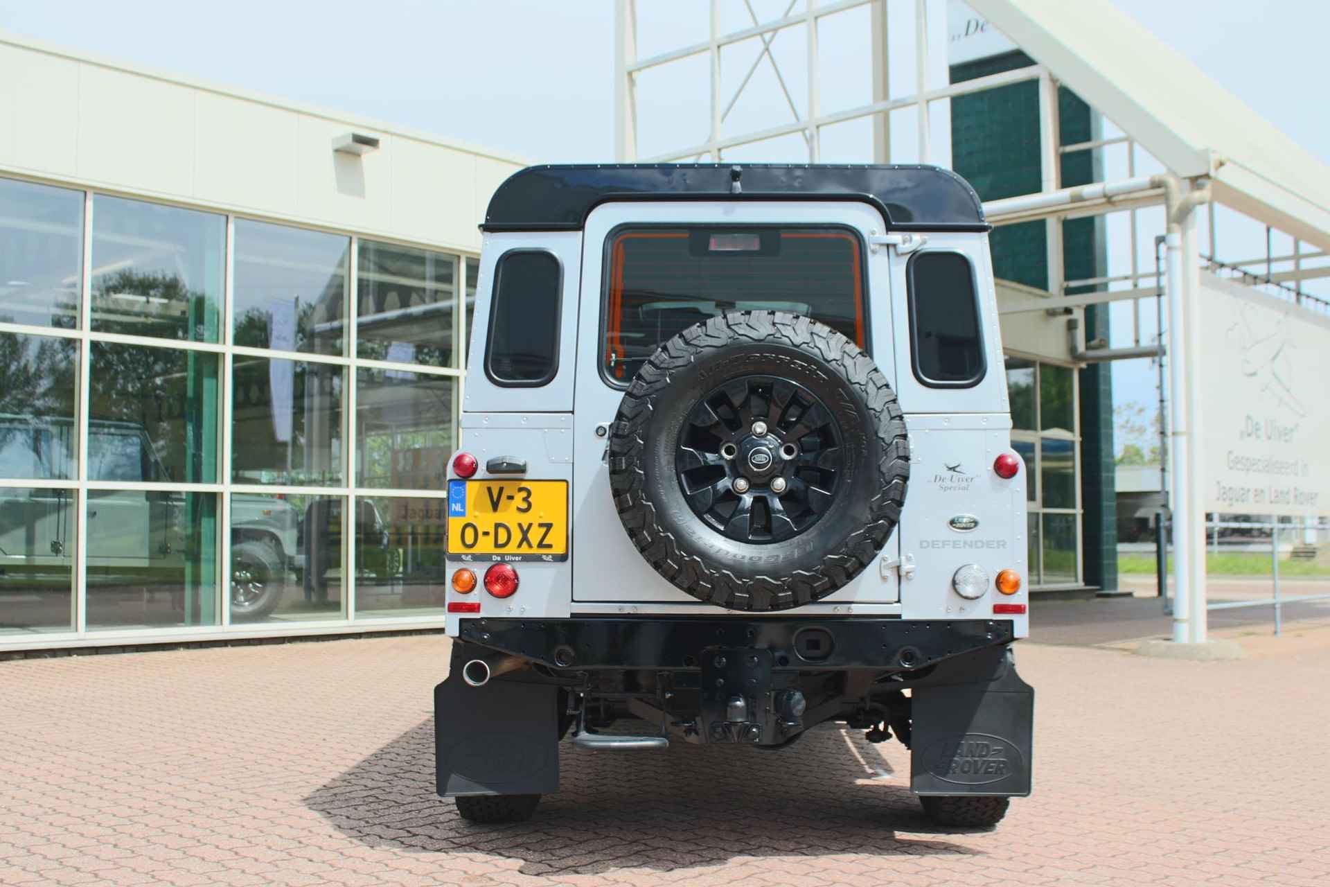 Land Rover Defender 2.2 D SW 110" Eastnor De Uiver Special 7-seater - 14/36