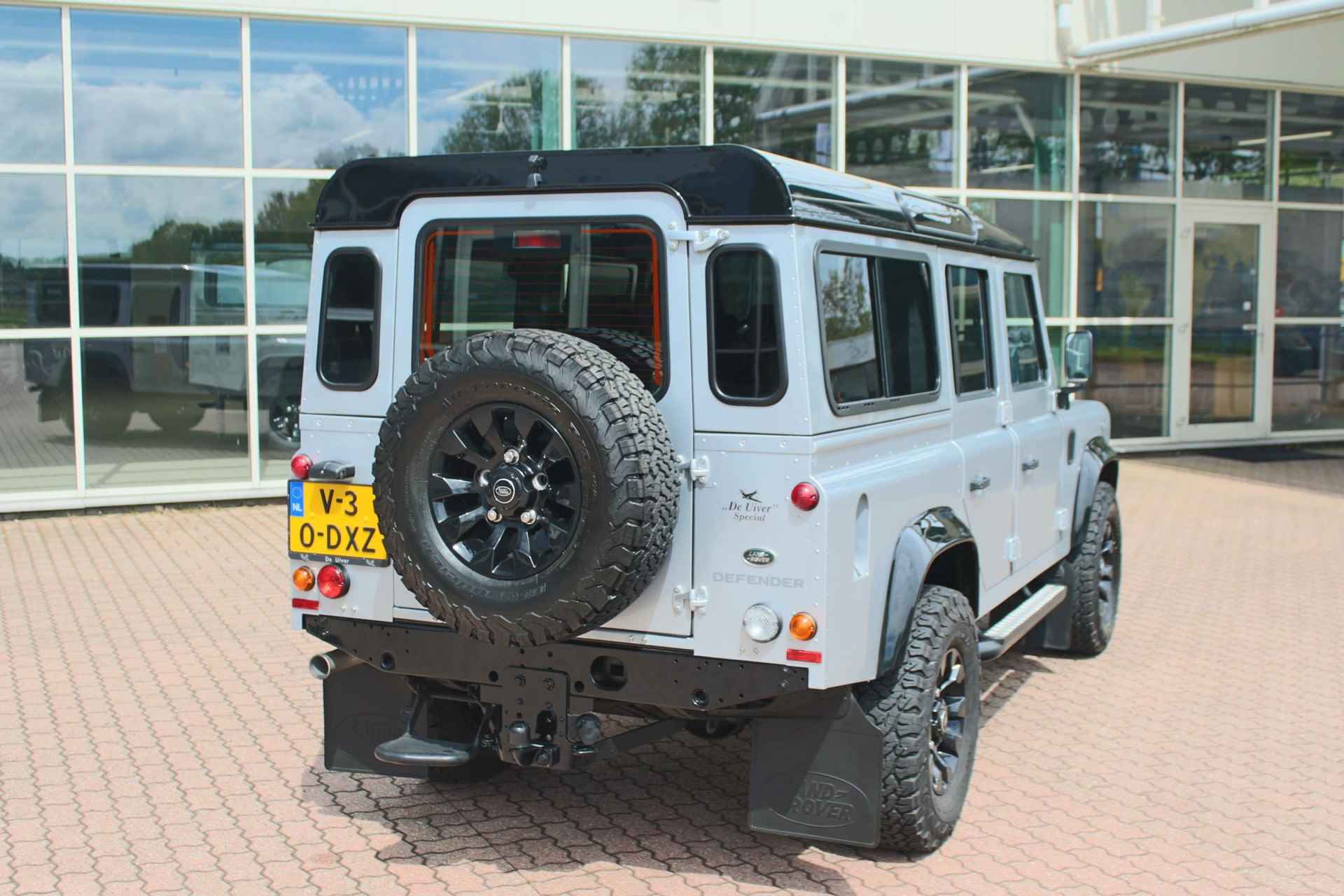 Land Rover Defender 2.2 D SW 110" Eastnor De Uiver Special 7-seater - 16/36