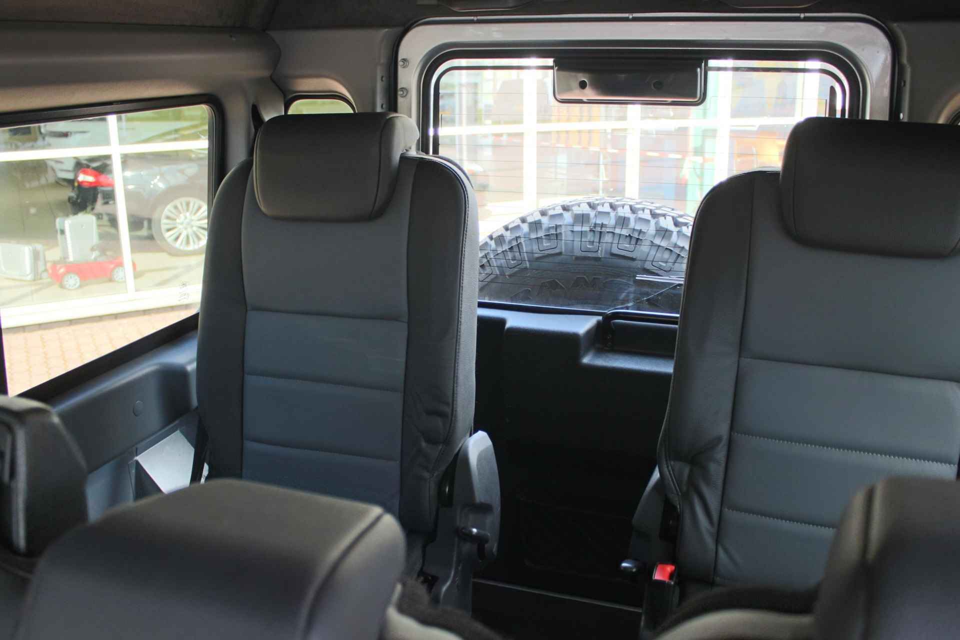 Land Rover Defender 2.2 D SW 110" Eastnor De Uiver Special 7-seater - 20/36