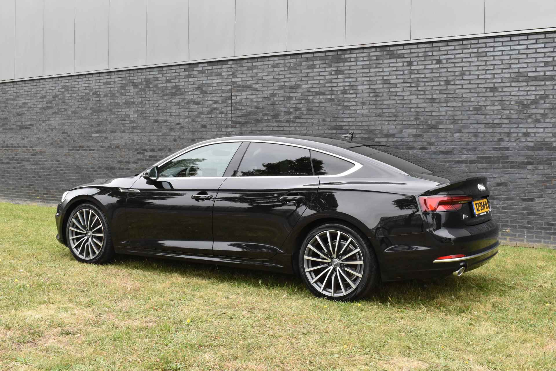 Audi A5 Sportback 2.0 TDI Sport Pro Line euro 6 Distributieriem, 4 nieuwe banden net vervangen. Prijs is inclusief btw, nieuwe apk bij aflevering - 14/54