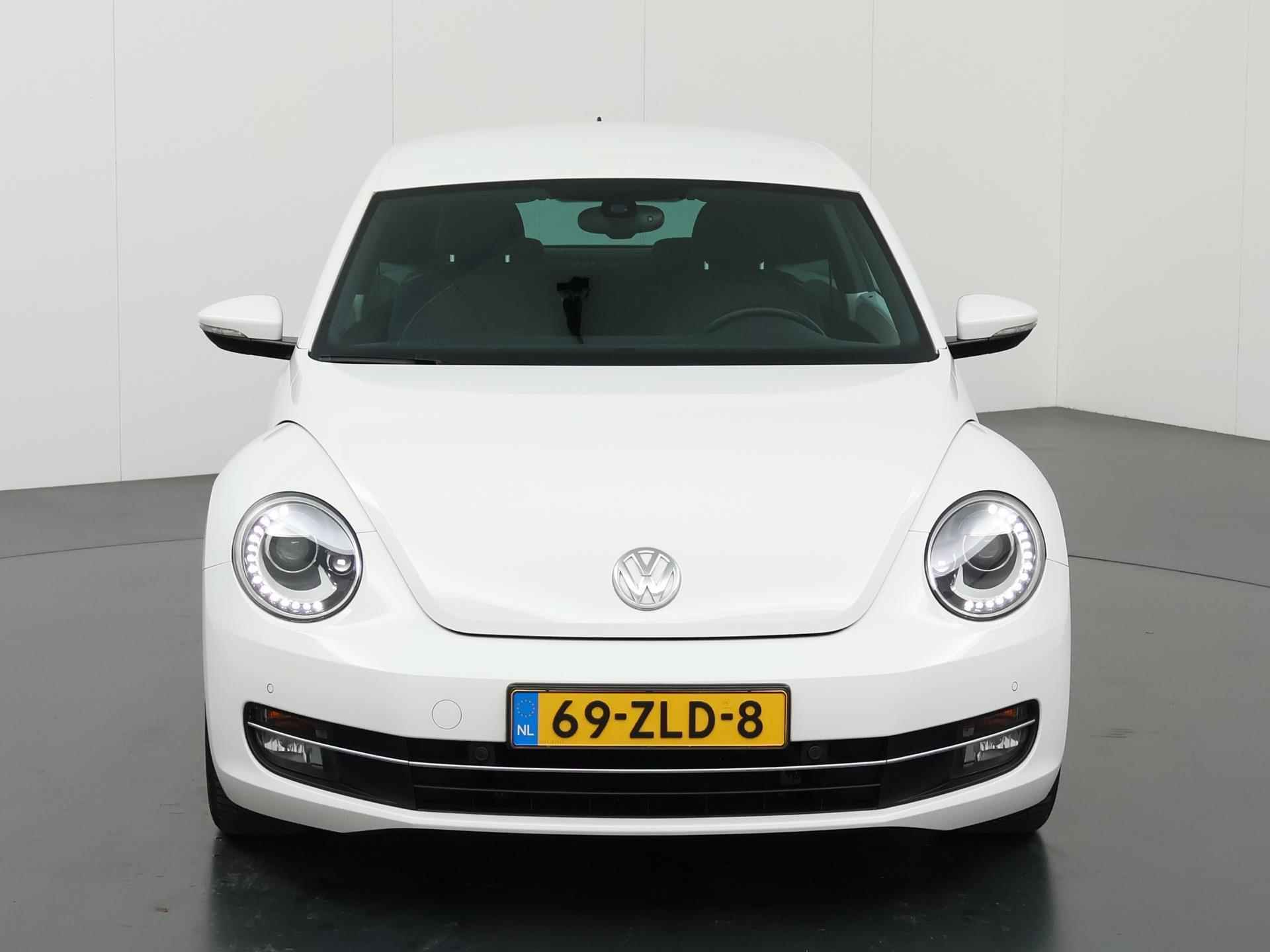 Volkswagen Beetle 1.2 TSI Design | Navigatie | Bi-xenon | Keyless Go | Fender Sound | Cruise Control | Parkeersensoren | Climate Control | - 4/36