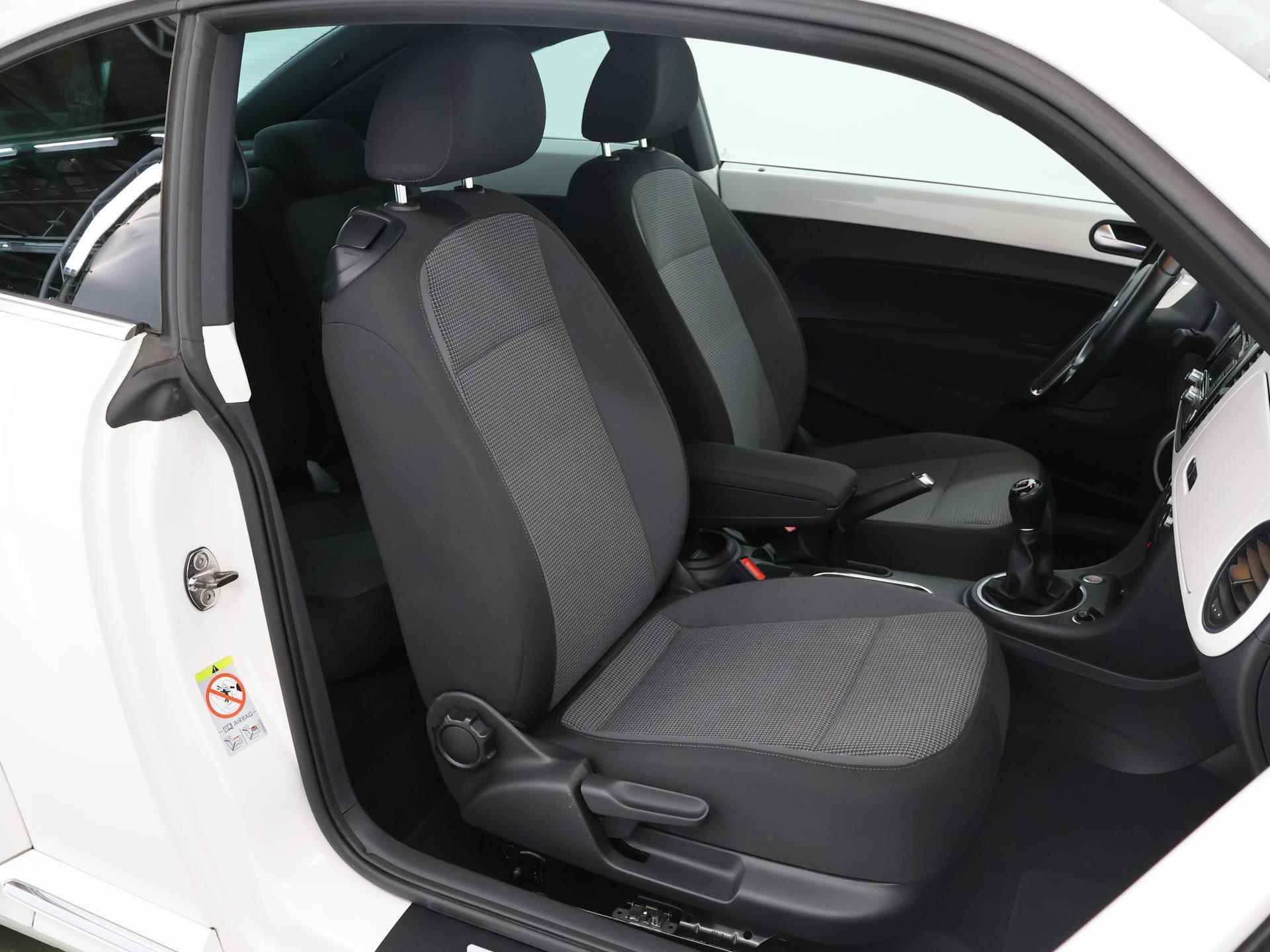 Volkswagen Beetle 1.2 TSI Design | Navigatie | Bi-xenon | Keyless Go | Fender Sound | Cruise Control | Parkeersensoren | Climate Control | - 11/36