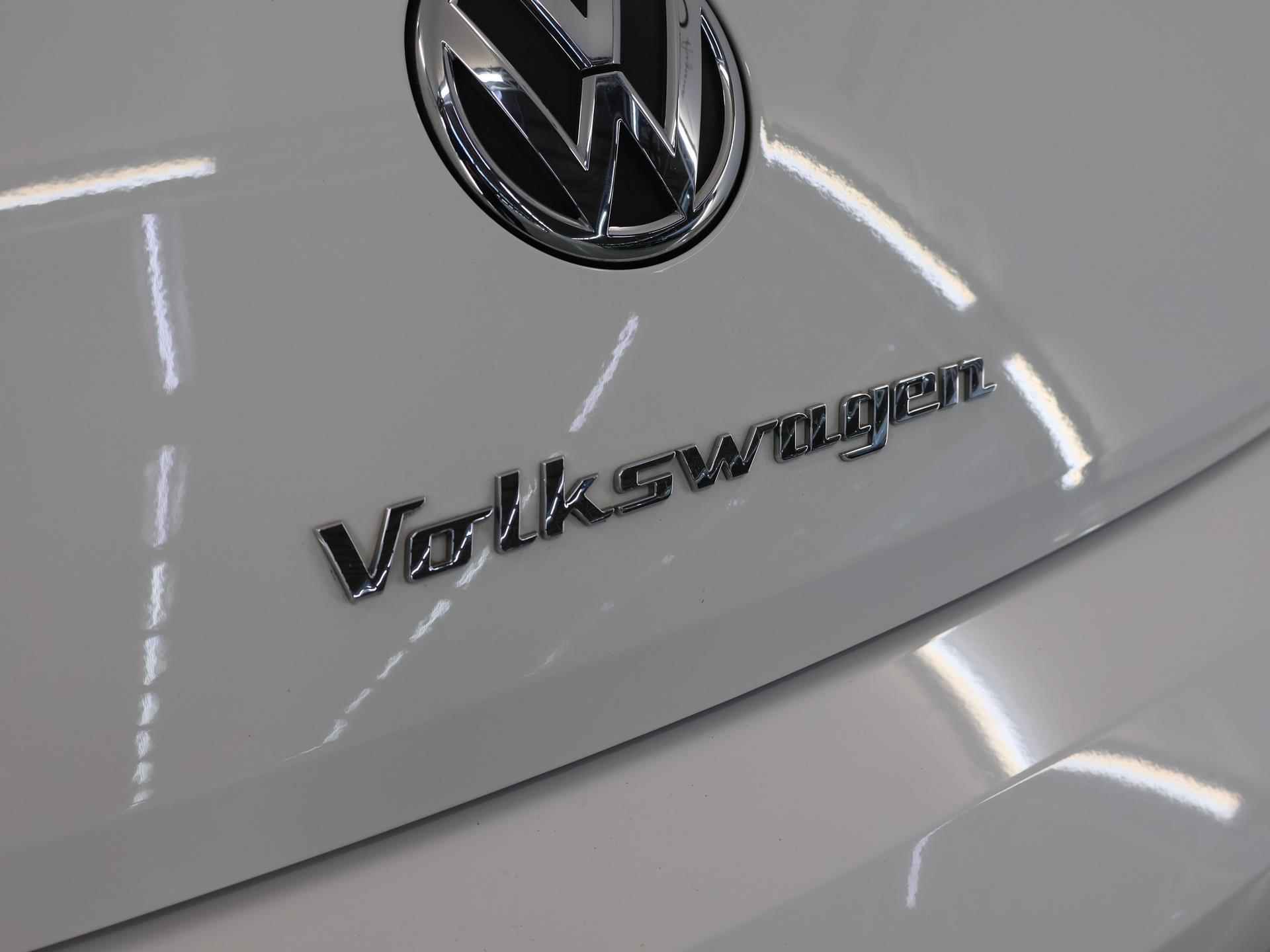 Volkswagen Beetle 1.2 TSI Design | Navigatie | Bi-xenon | Keyless Go | Fender Sound | Cruise Control | Parkeersensoren | Climate Control | - 34/36
