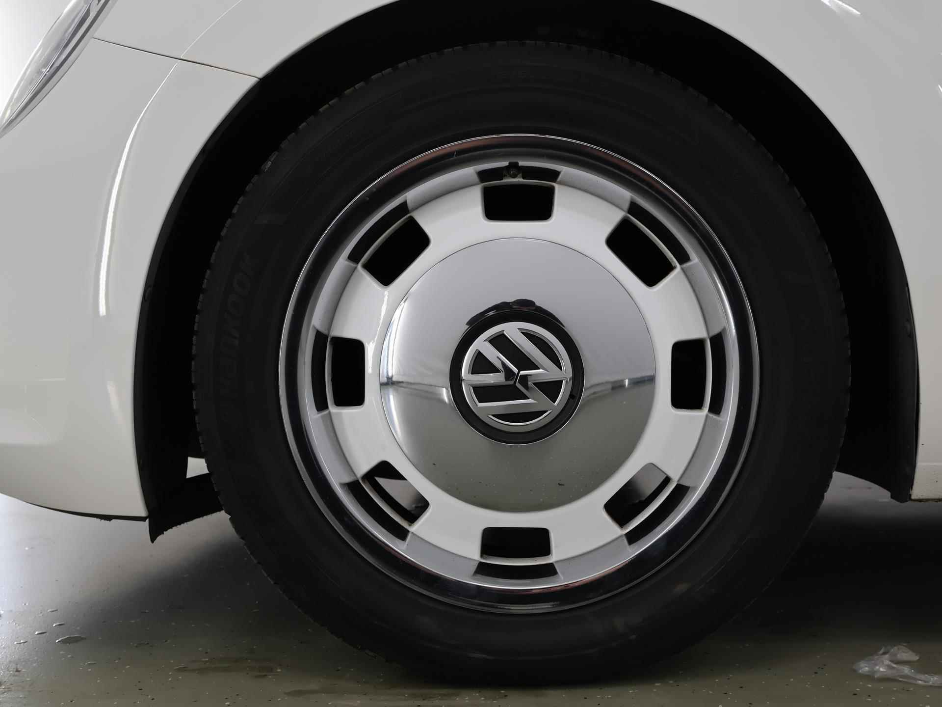 Volkswagen Beetle 1.2 TSI Design | Navigatie | Bi-xenon | Keyless Go | Fender Sound | Cruise Control | Parkeersensoren | Climate Control | - 35/36