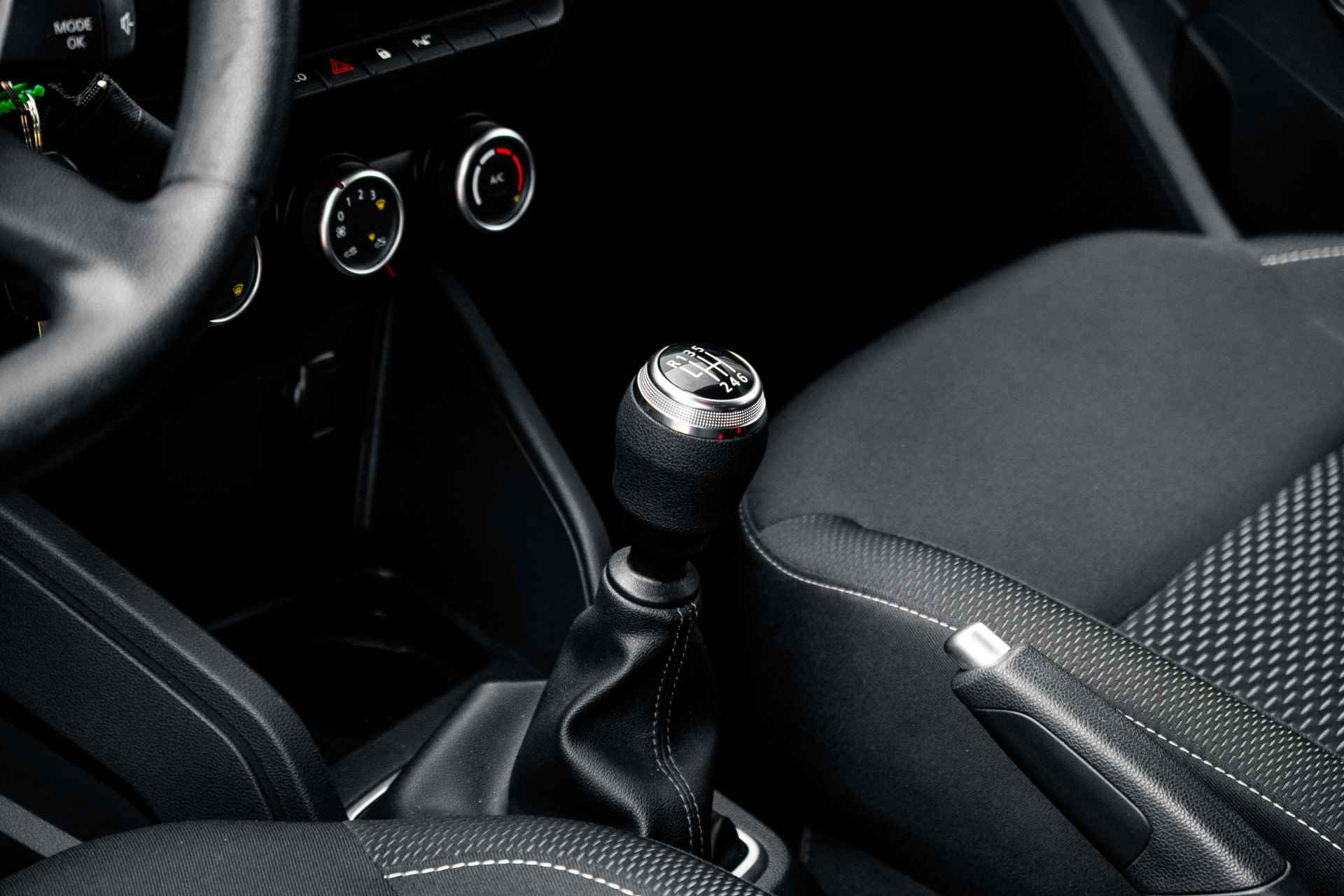 Dacia Duster 1.0 TCe Bi-Fuel Comfort | Trekhaak | Pack Look | Parkeersensoren achter | - 13/42