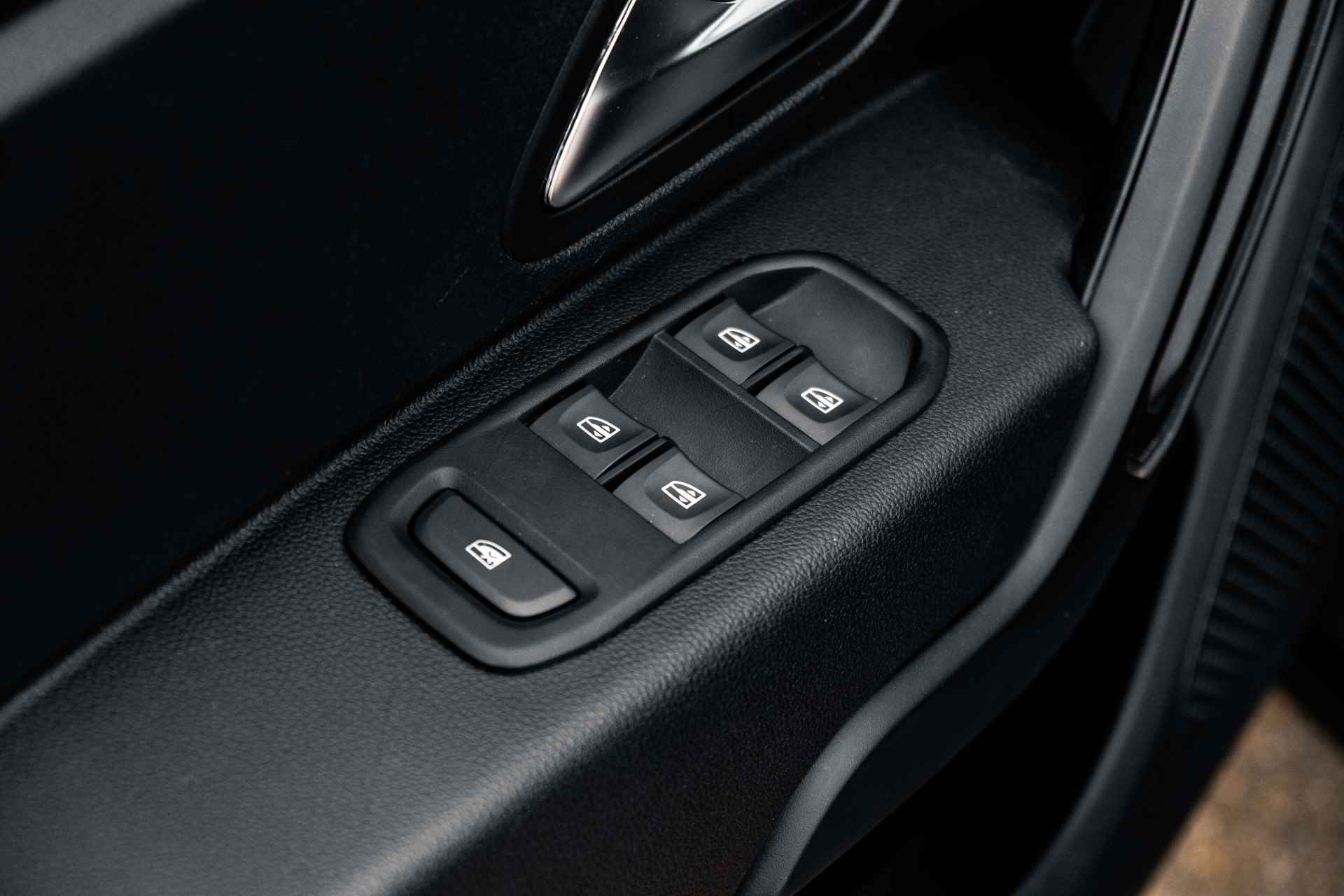 Dacia Duster 1.0 TCe Bi-Fuel Comfort | Trekhaak | Pack Look | Parkeersensoren achter | - 30/42