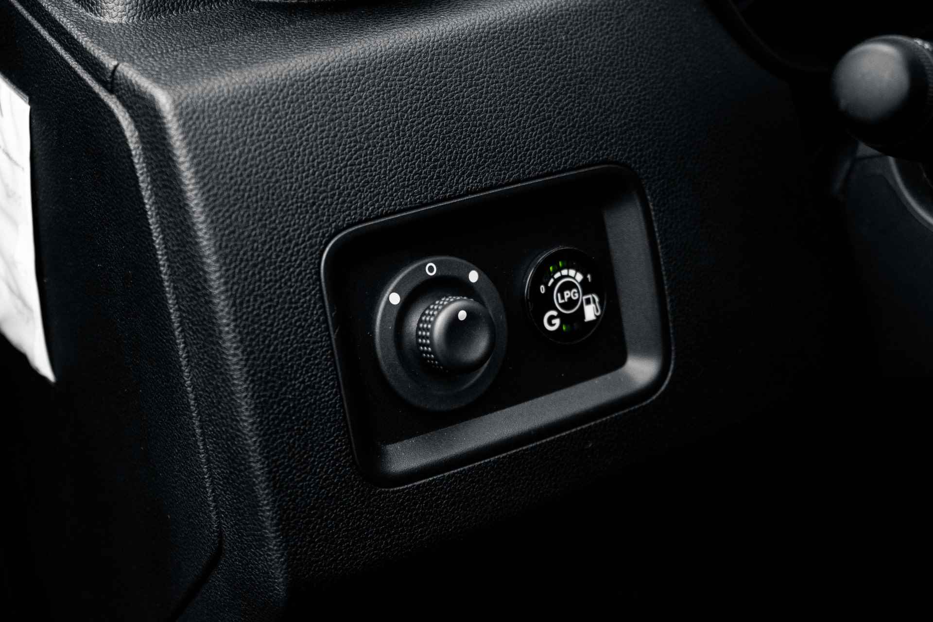 Dacia Duster 1.0 TCe Bi-Fuel Comfort | Trekhaak | Pack Look | Parkeersensoren achter | - 31/42