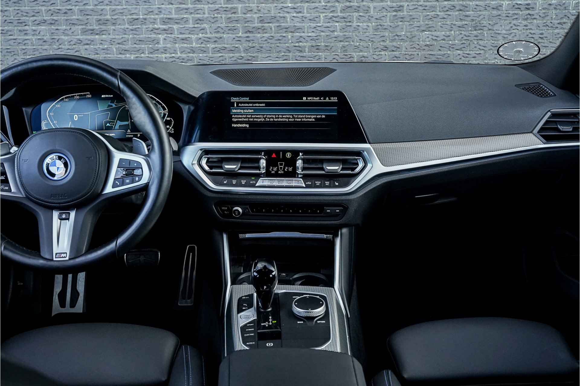 BMW 3 Serie Touring 330e | M Sport | Navigatie | Live Cockpit | Camera - 13/41