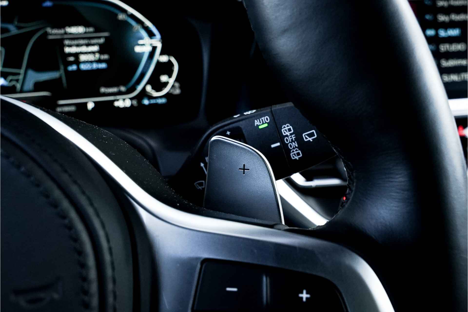 BMW 3 Serie Touring 330e | M Sport | Navigatie | Live Cockpit | Camera - 26/41