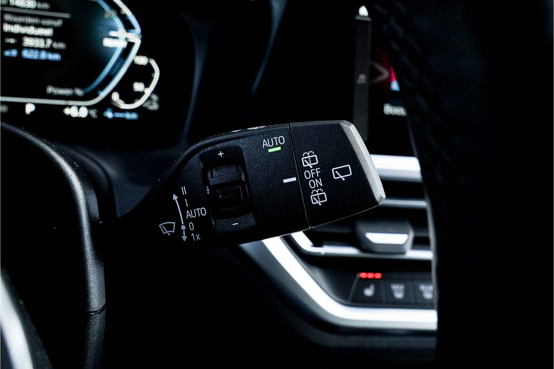 BMW 3 Serie Touring 330e | M Sport | Navigatie | Live Cockpit | Camera - 27/41