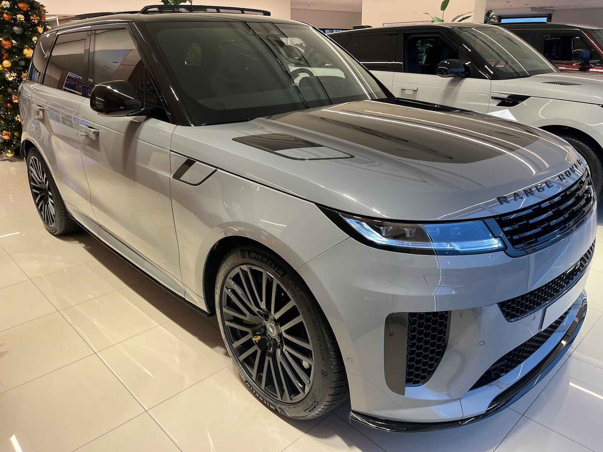 Land Rover Range Rover Sport 4.4 P635 SV Edition Two | SV Yellow Carbon Ceramische remmen | Towing Pack | SV Carbon motorkap - 4/19