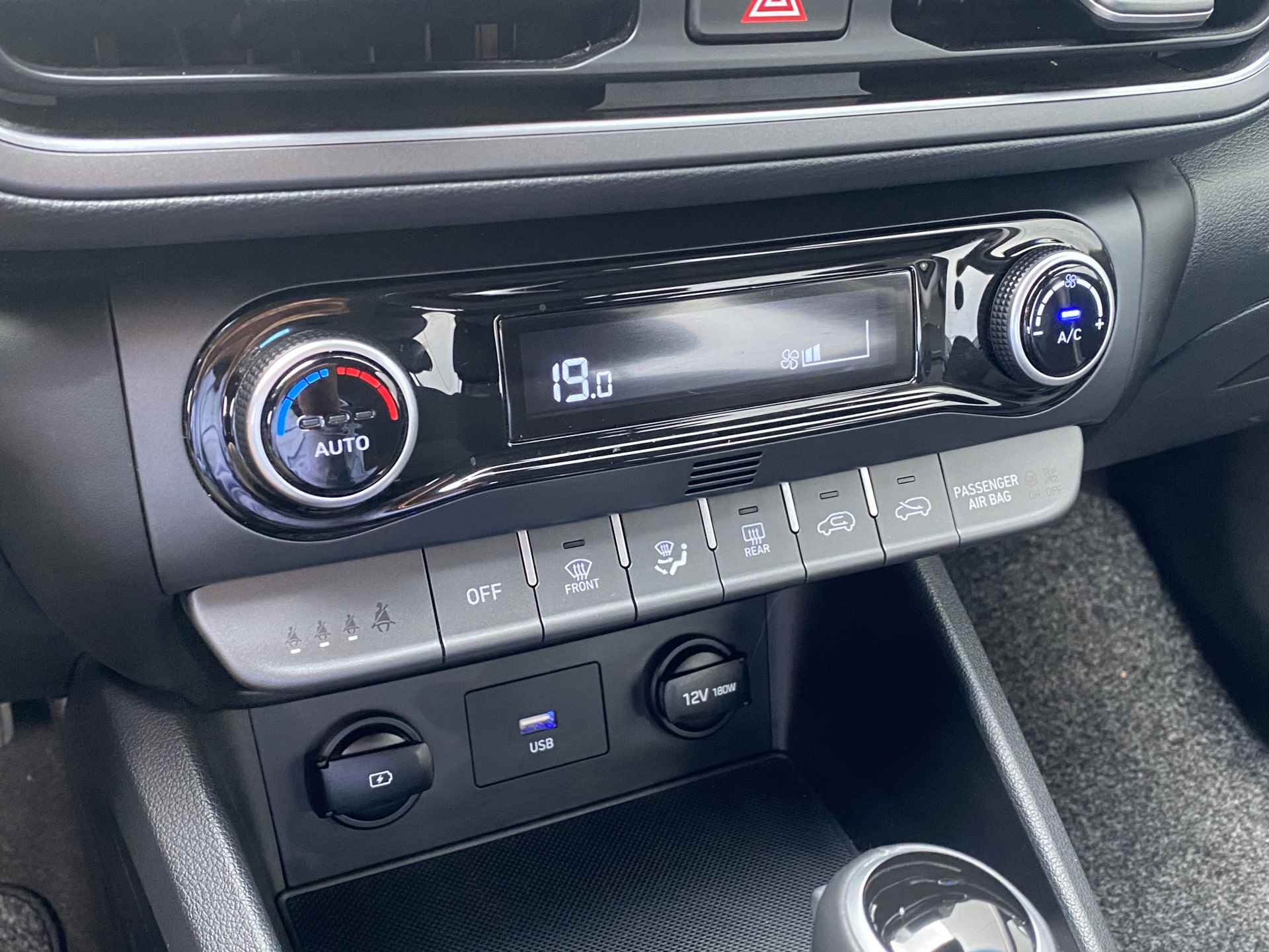 Hyundai KONA 1.0 T-GDI 120pk Comfort Automaat | LED | Carplay | Climate | Camera | Navigatie | 16" Lichtmetaal | Cruisecontrol | Parkeersenso - 26/28