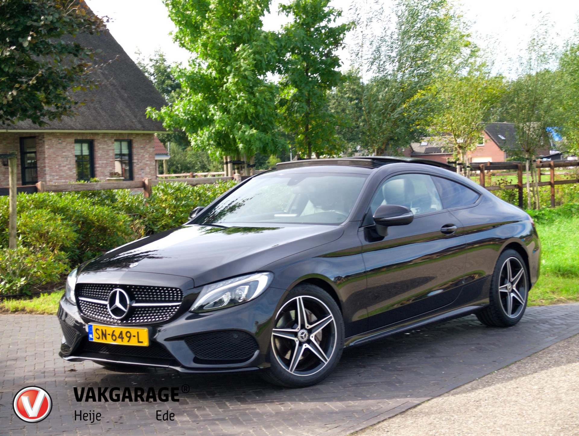 Mercedes-Benz C-klasse Coupé 180 Business AMG LINE | 9G-TRONIC AUTOMAAT | Schuifdak | Camera | bij viaBOVAG.nl