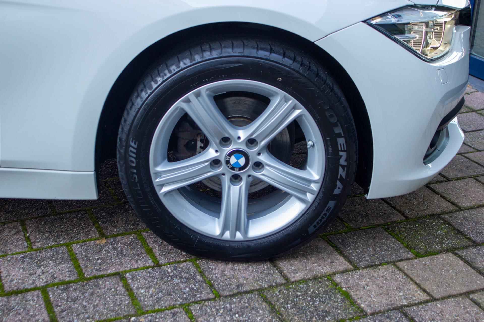 BMW 3-serie Touring 320i Automaat | Prijs rijklaar incl. 12 mnd garantie | Trekhaak Carplay Elek. achterklep - 15/48