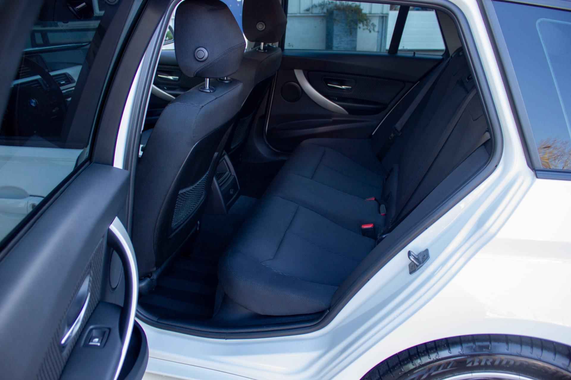 BMW 3-serie Touring 320i Automaat | Prijs rijklaar incl. 12 mnd garantie | Trekhaak Carplay Elek. achterklep - 21/48