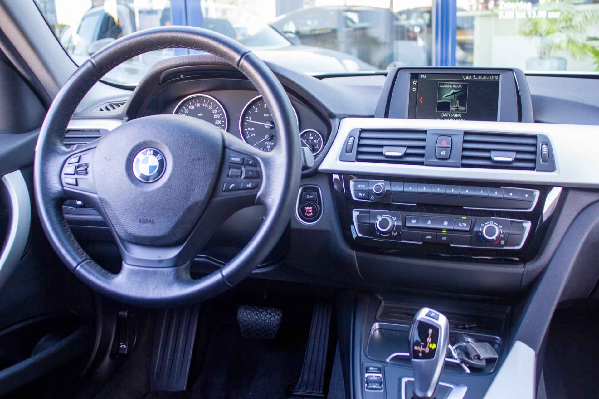 BMW 3-serie Touring 320i Automaat | Prijs rijklaar incl. 12 mnd garantie | Trekhaak Carplay Elek. achterklep - 27/48