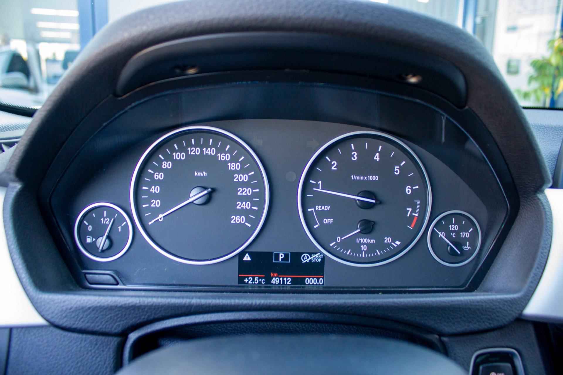 BMW 3-serie Touring 320i Automaat | Prijs rijklaar incl. 12 mnd garantie | Trekhaak Carplay Elek. achterklep - 29/48