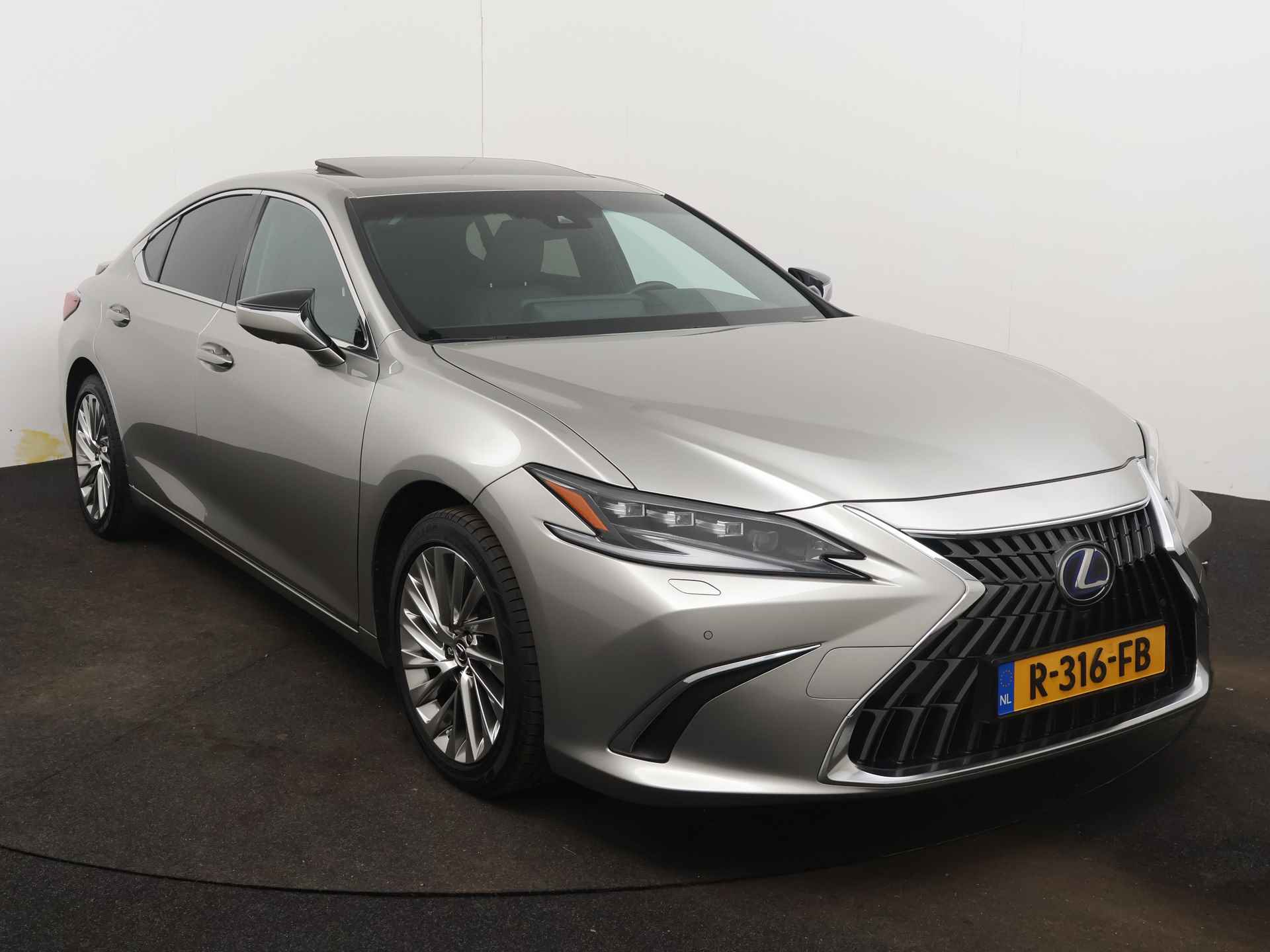 Lexus ES 300h President Line | Dodehoekdetector | Verwarmde voorstoelen | Stuurwiel verwarmd | - 29/50