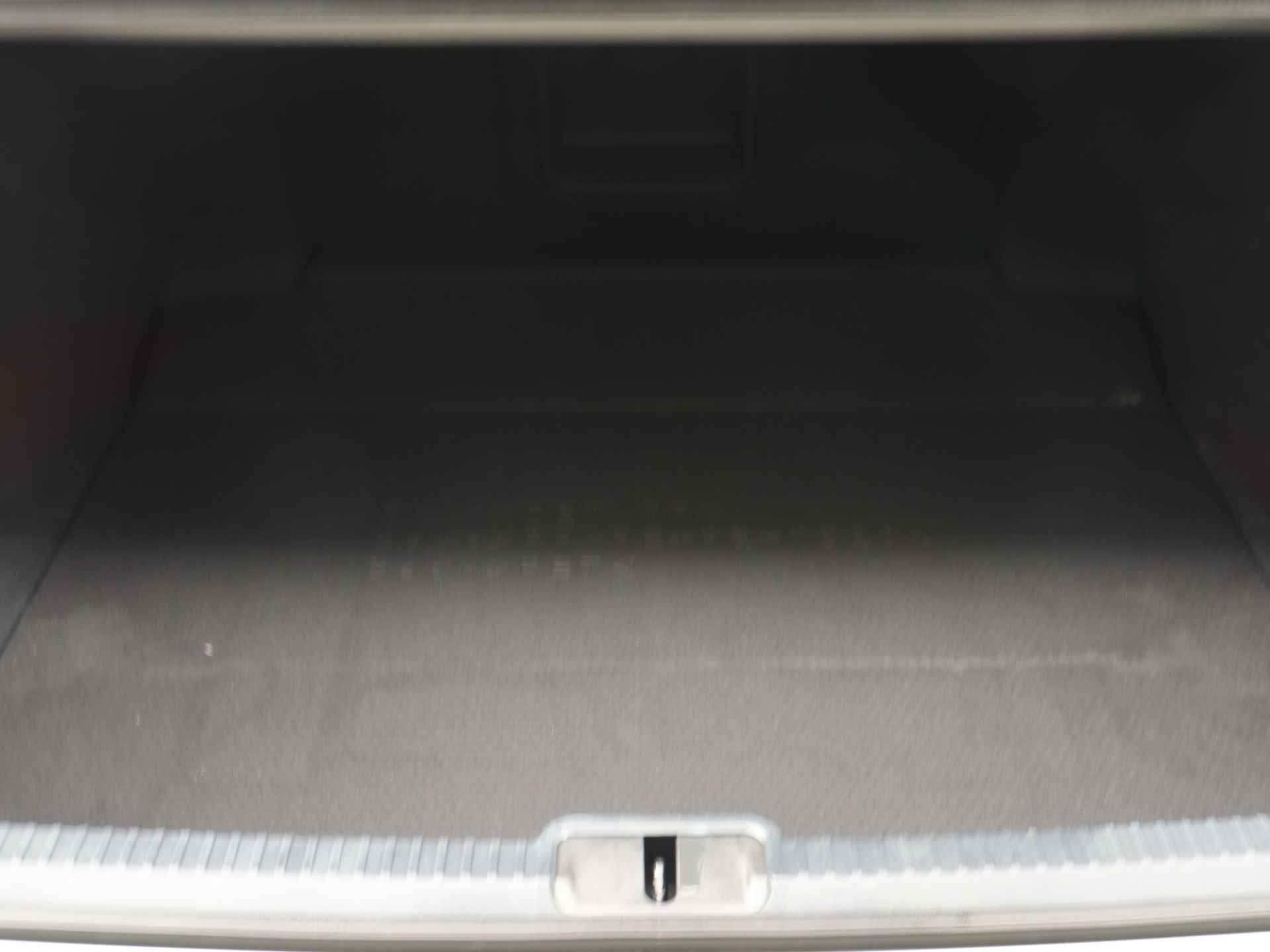 Lexus ES 300h President Line | Dodehoekdetector | Verwarmde voorstoelen | Stuurwiel verwarmd | - 38/50