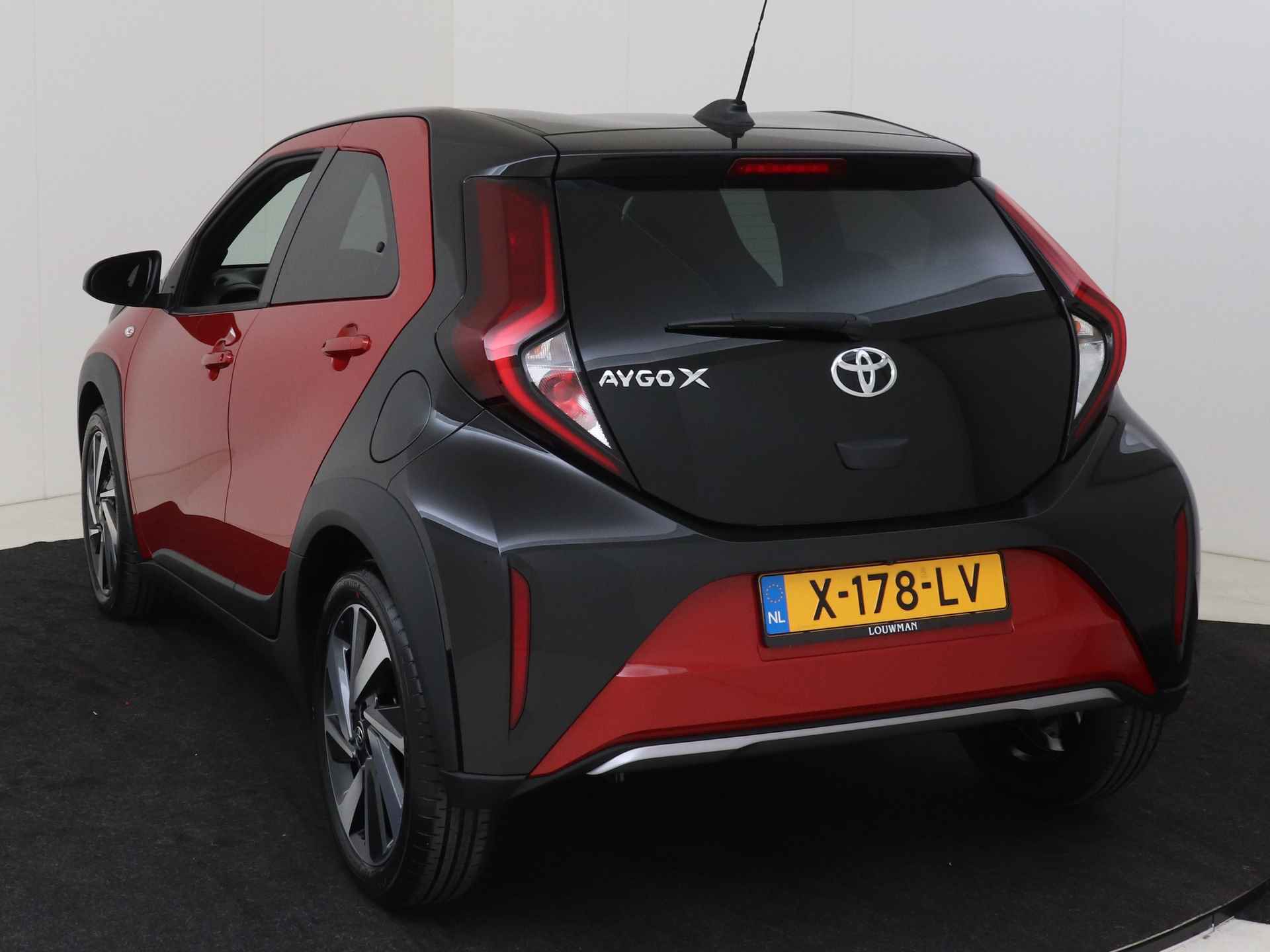 Toyota Aygo X 1.0 VVT-i MT envy DEMO I Navigatie I Climate Control I Cruise Control Adaptief I Camera I USB I LM Velgen 17 inch I Draadloze telefoonlader I - 16/40