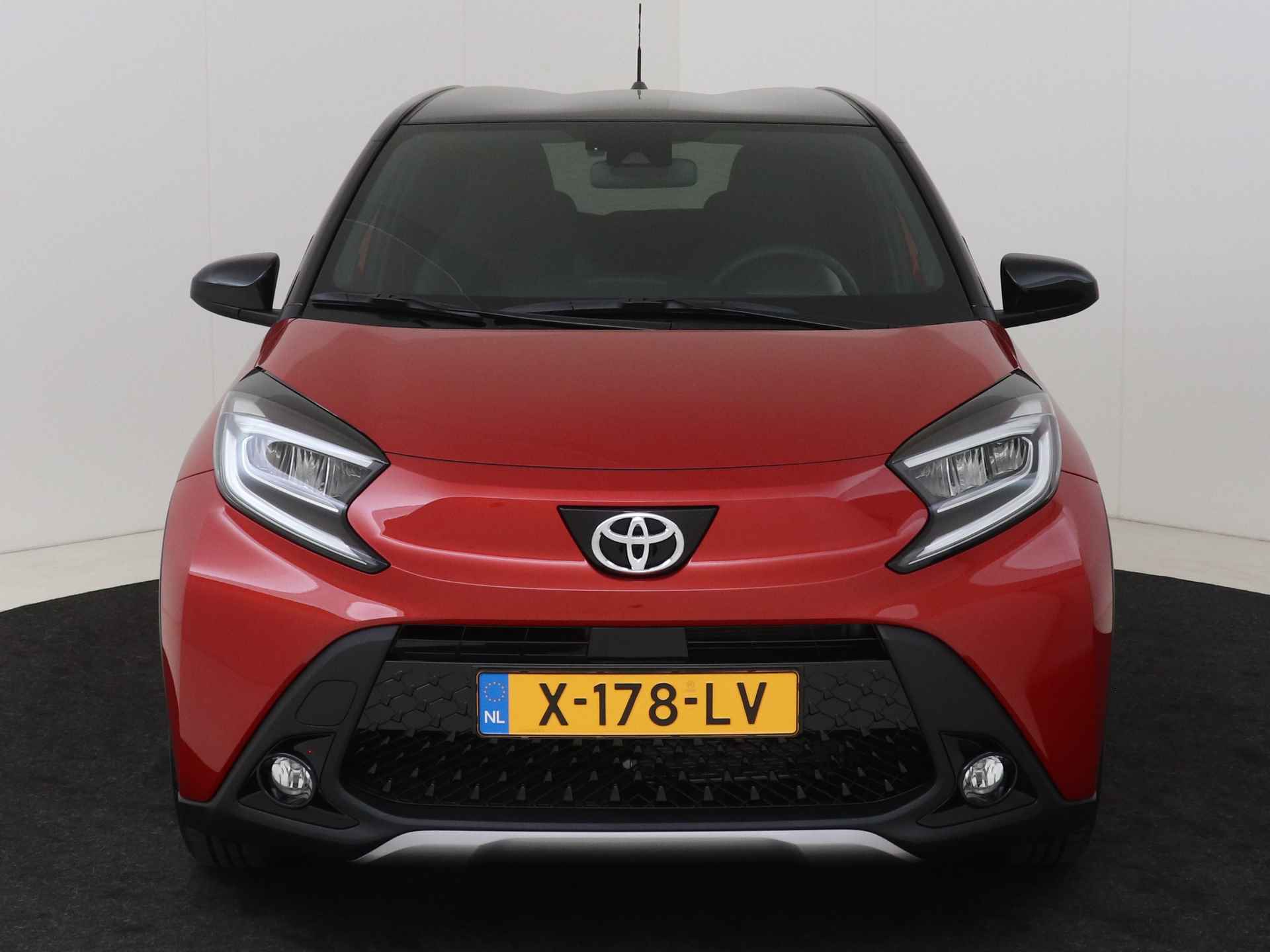 Toyota Aygo X 1.0 VVT-i MT envy DEMO I Navigatie I Climate Control I Cruise Control Adaptief I Camera I USB I LM Velgen 17 inch I Draadloze telefoonlader I - 26/40