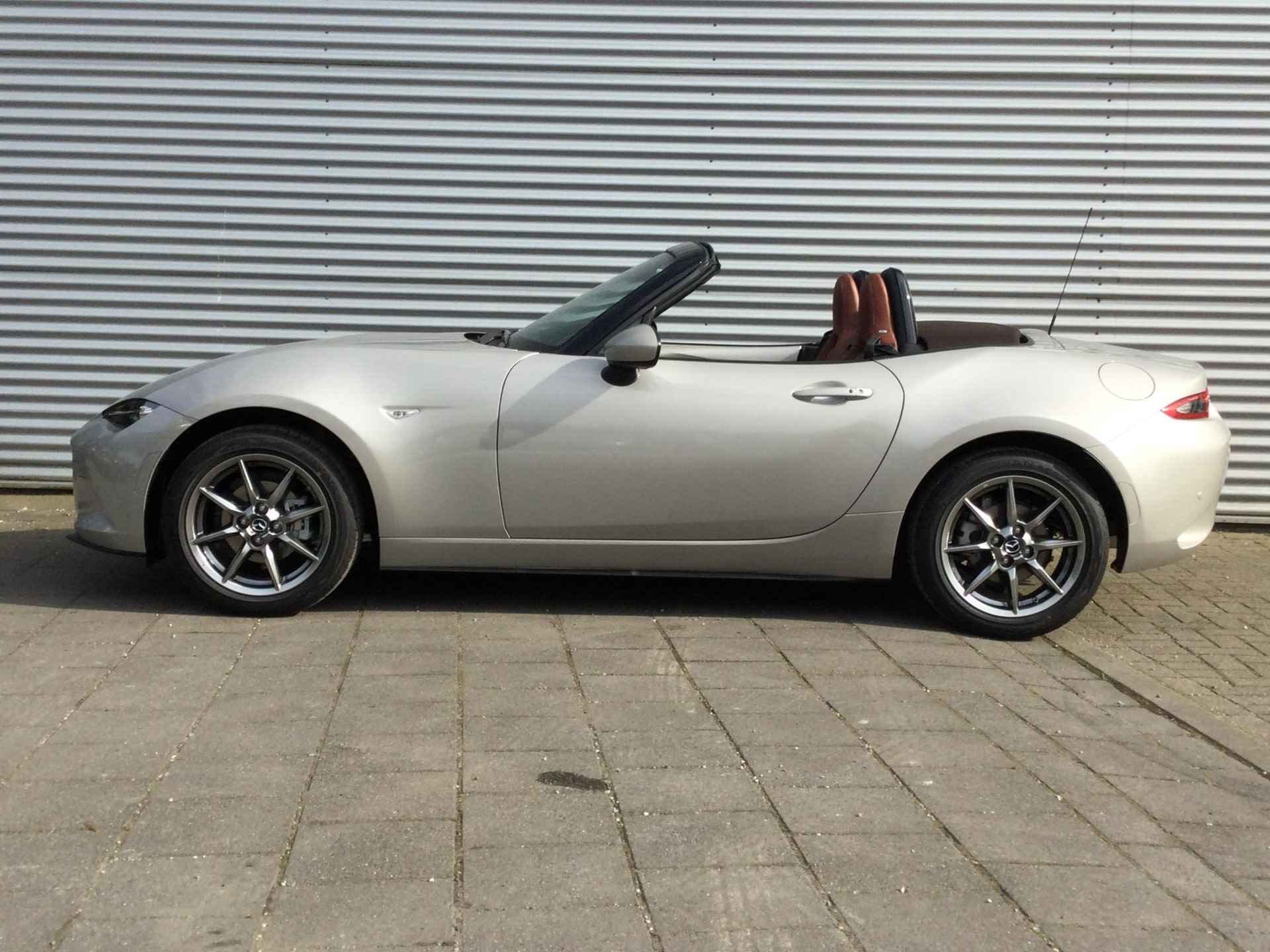 Mazda MX-5 1.5 SkyActiv-G 132 Kazari Direct leverbaar| € 4.640,- KORTING - 4/25