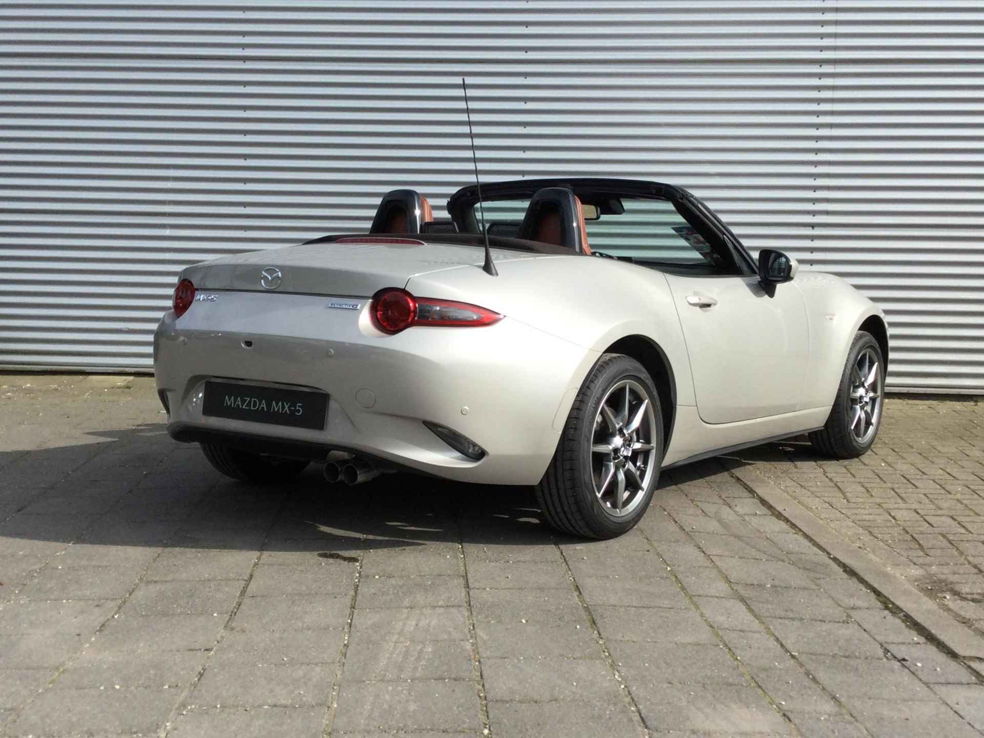 Mazda MX-5 1.5 SkyActiv-G 132 Kazari Direct leverbaar| € 4.640,- KORTING - 5/25