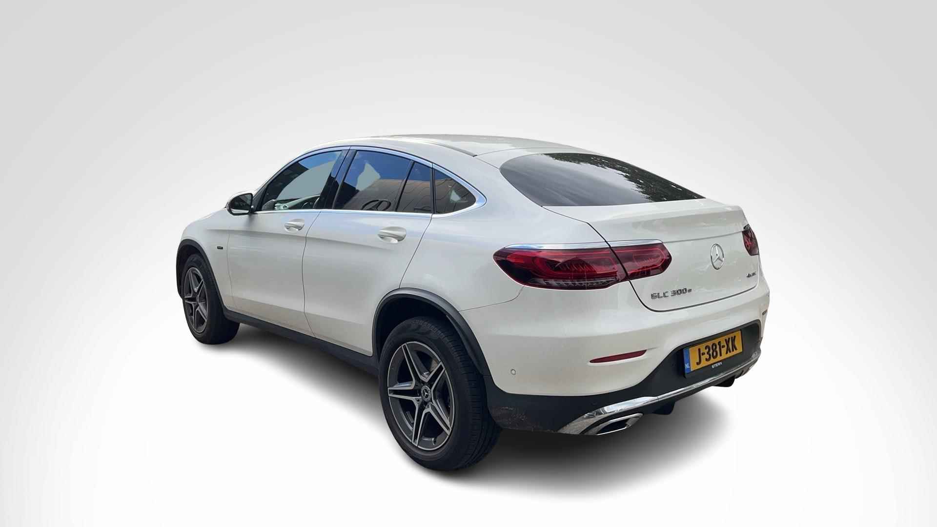 Mercedes-Benz GLC GLC 300e Coupé 4MATIC Business Solution AMG | Trekhaak | Stoelverwarming | Parktronic | Camera | Interieurverlichtingspakket | Keyless-Start | Spiegelpakket - 2/5