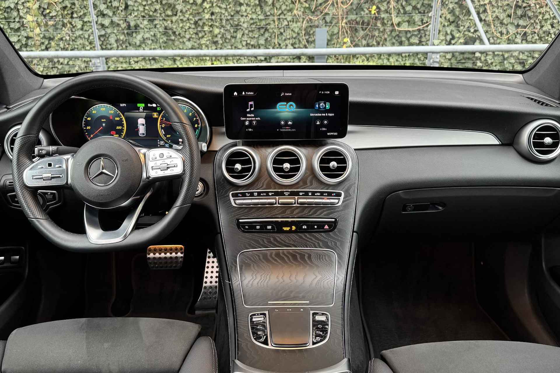 Mercedes-Benz GLC GLC 300e Coupé 4MATIC Business Solution AMG | Trekhaak | Stoelverwarming | Parktronic | Camera | Interieurverlichtingspakket | Keyless-Start | Spiegelpakket - 6/18