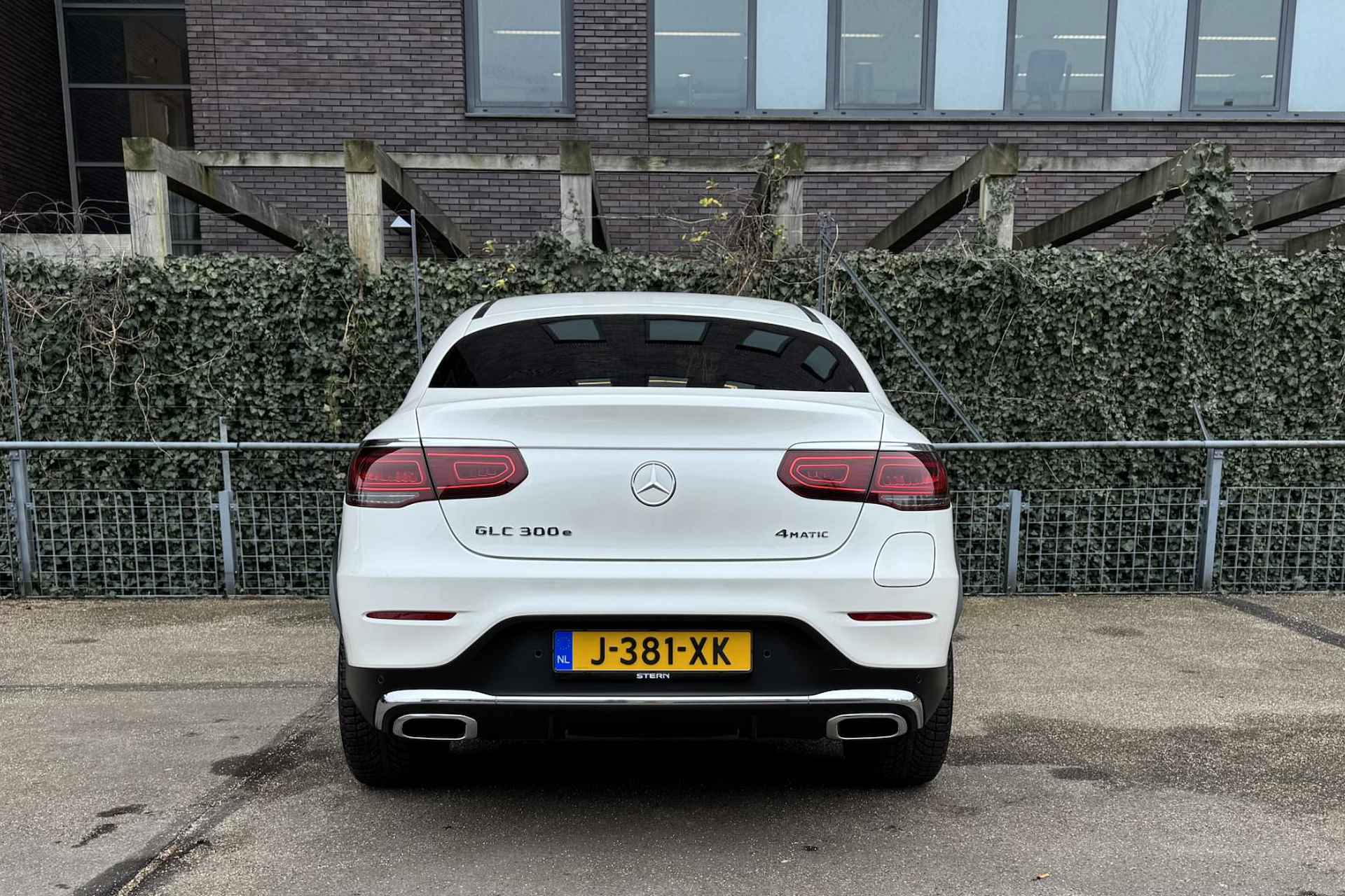 Mercedes-Benz GLC GLC 300e Coupé 4MATIC Business Solution AMG | Trekhaak | Stoelverwarming | Parktronic | Camera | Interieurverlichtingspakket | Keyless-Start | Spiegelpakket - 7/18