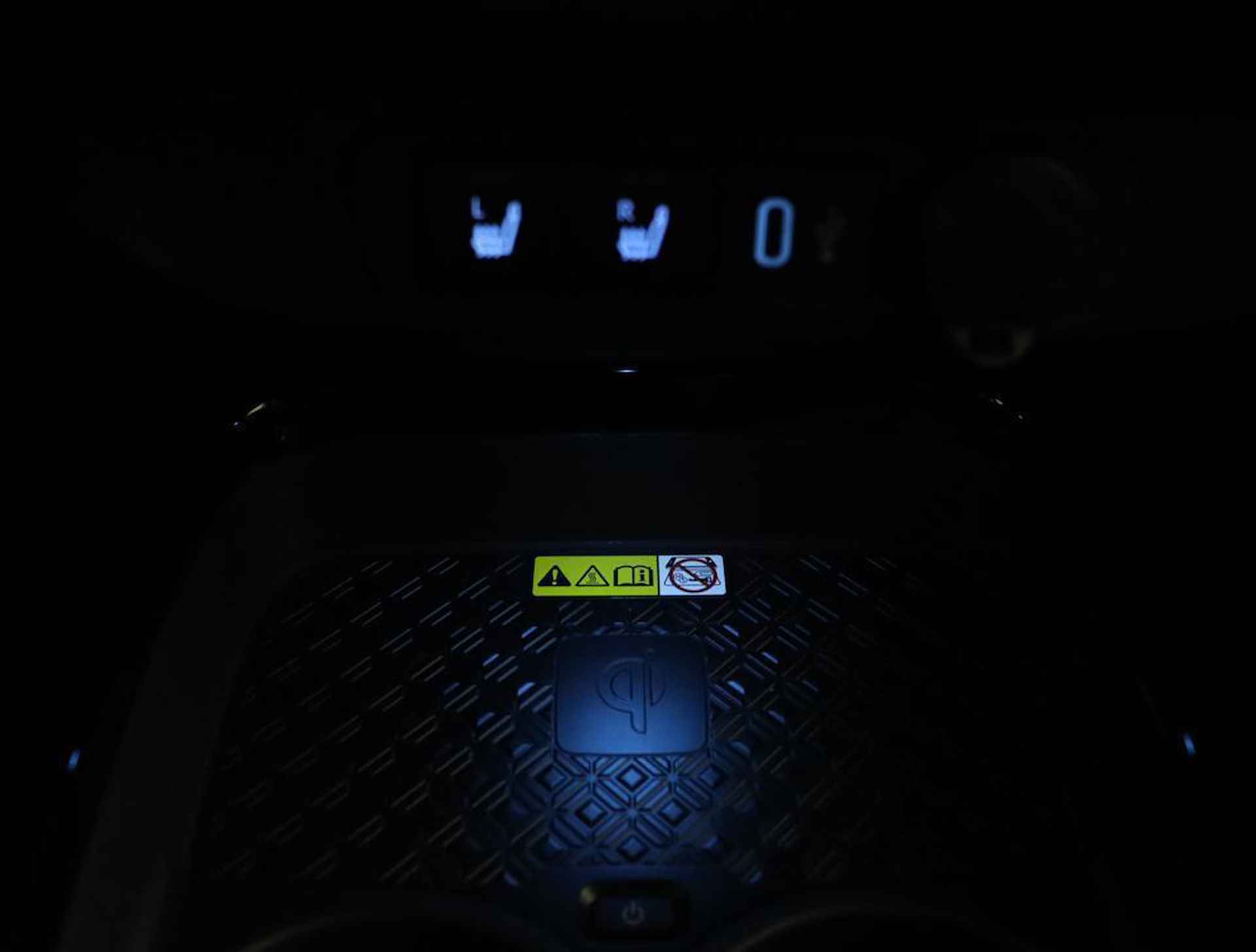 Toyota Aygo X 1.0 VVT-i MT JBL | Adaptive Cruise Control | Navigatie | Apple Carplay | Android Auto | JBL audio | Stoelverwarming | - 38/42