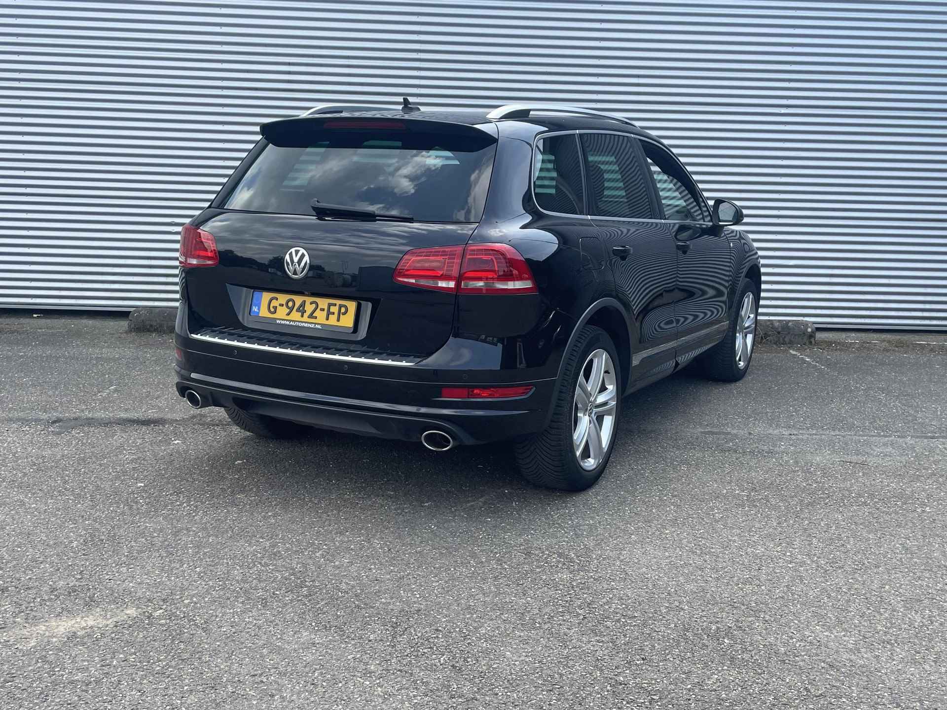 Volkswagen Touareg 3.0 TDI R-line - 3/43