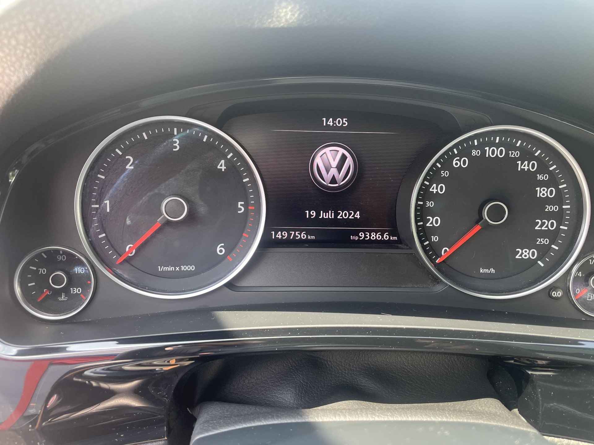 Volkswagen Touareg 3.0 TDI R-line - 39/43