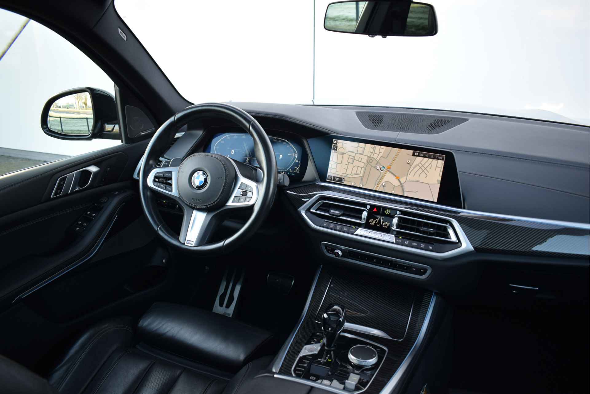 BMW X5 xDrive45e High Executive M Sport Automaat / Panoramadak / Sportstoelen / Stoelverwarming / Adaptieve LED / Parking Assistant / Harman Kardon / Live Cockpit Professional - 18/33