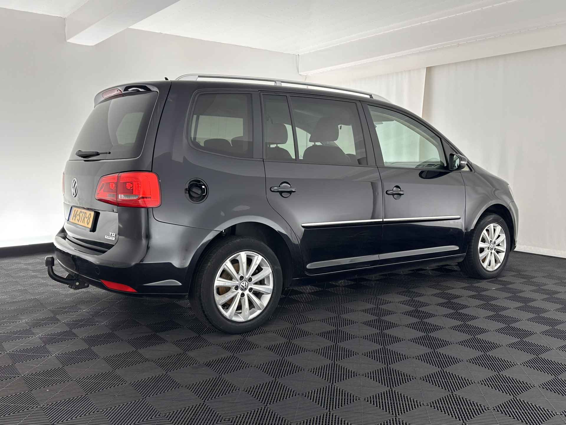 Volkswagen Touran 1.2 TSI Highline BlueMotion [ 7-Pers. ] *ALCANTARA/FABRIC-MAJA | COMFORT-SEATS | AIRCO | PDC | CRUISE | TOWBAR | 16''ALU * - 6/34