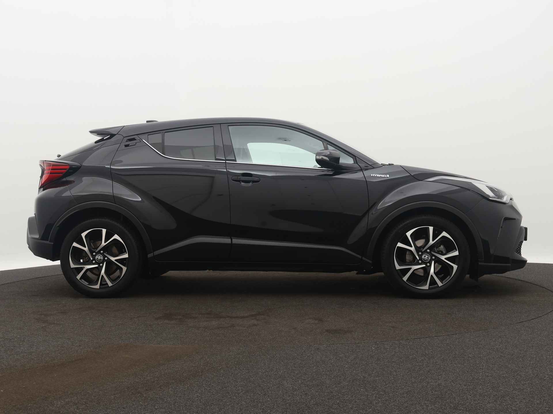 Toyota C-HR 1.8 Hybrid Style Luxury | Nederlandse auto | Lederen bekelding | Luxe uitvoering | JBL | Navigatie | Elektrisch Verstelbare Stoel | Stoelverwarming | Parkeersensoren | Camera | - 17/51