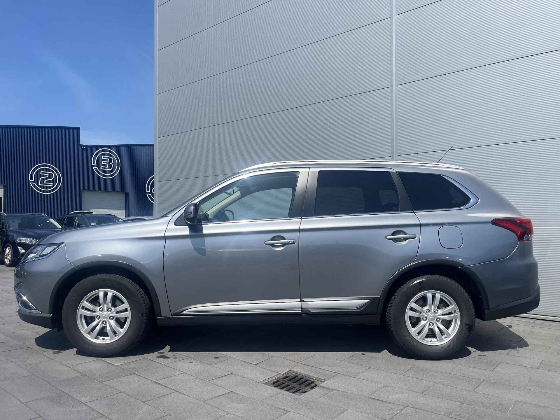 Mitsubishi Outlander 2.0 Business Edition | Trekhaak | Navigatie | Camera - 2/24