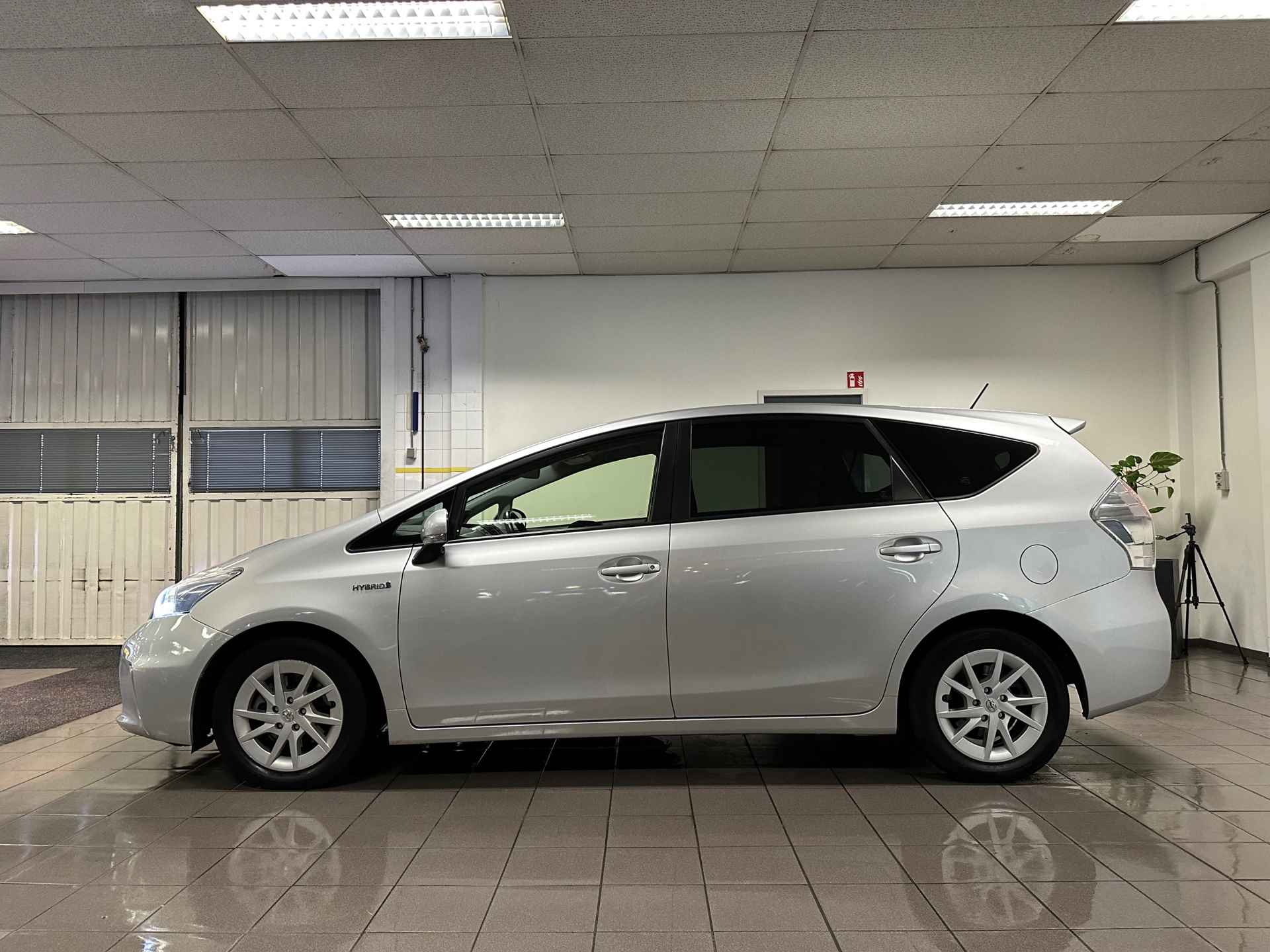 Toyota Prius Wagon 1.8 Aspiration 96g * 7 Persoons / Panoramadak / Camera / LED / NL Auto * - 2/24