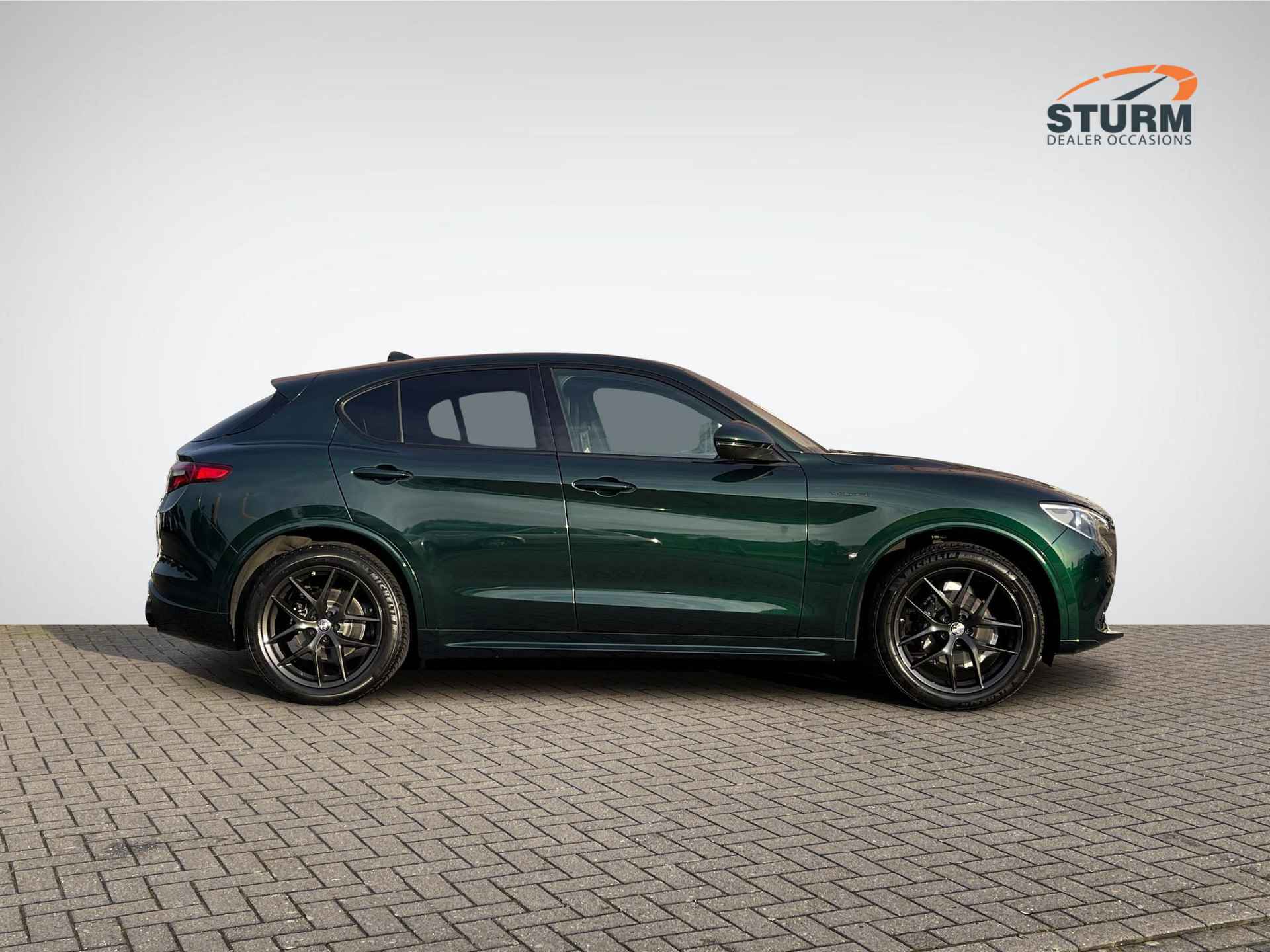 Alfa Romeo Stelvio 2.0 T AWD Veloce 'Verde Visconti' | Trekhaak Afneembaar | Navigatie | Camera | Harman/Kardon | Geheugenstoel | Vol-Leder | Stuur- + Stoelverwarming | Rijklaarprijs! - 3/37