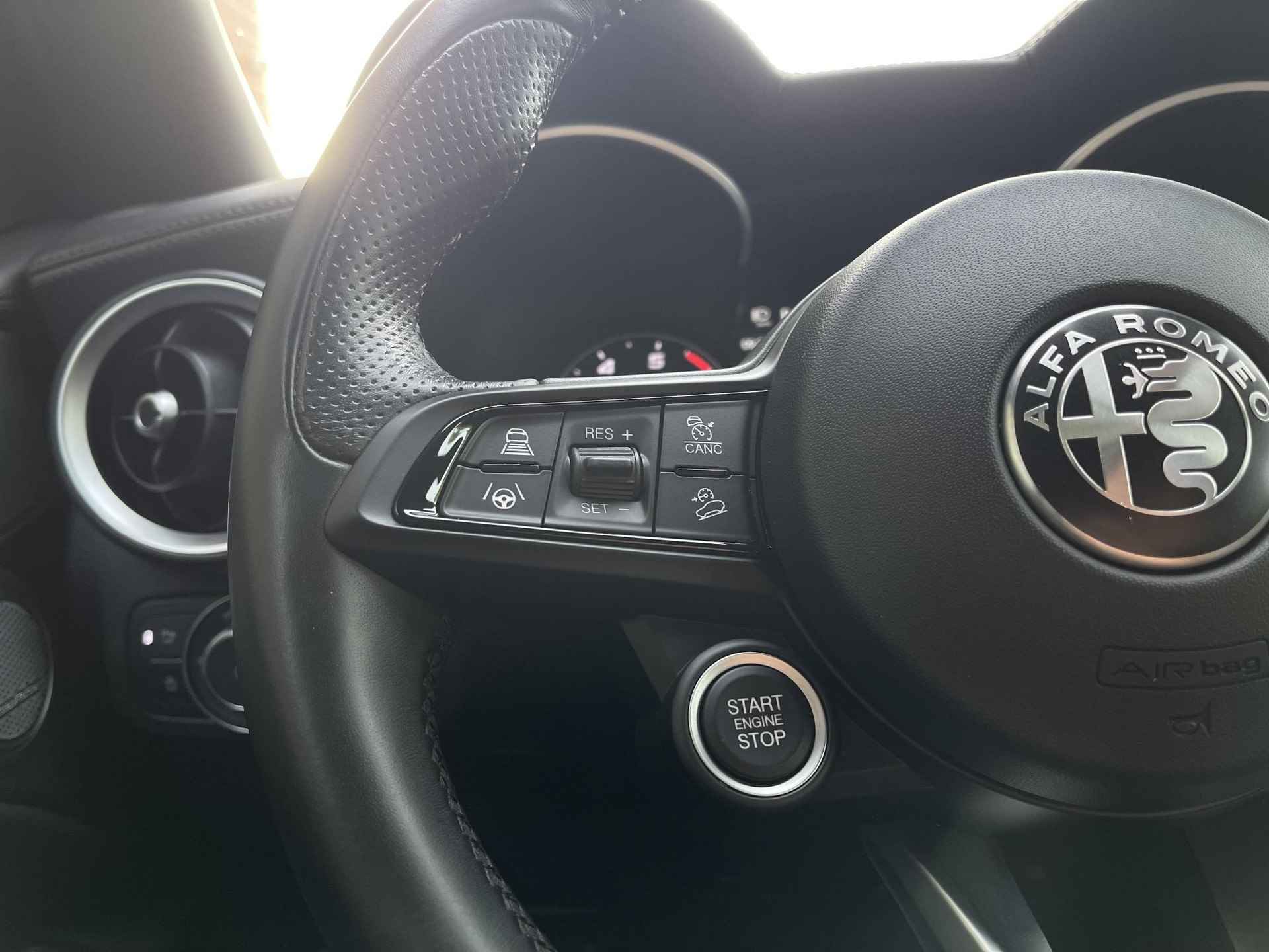 Alfa Romeo Stelvio 2.0 T AWD Veloce 'Verde Visconti' | Trekhaak Afneembaar | Navigatie | Camera | Harman/Kardon | Geheugenstoel | Vol-Leder | Stuur- + Stoelverwarming | Rijklaarprijs! - 15/37