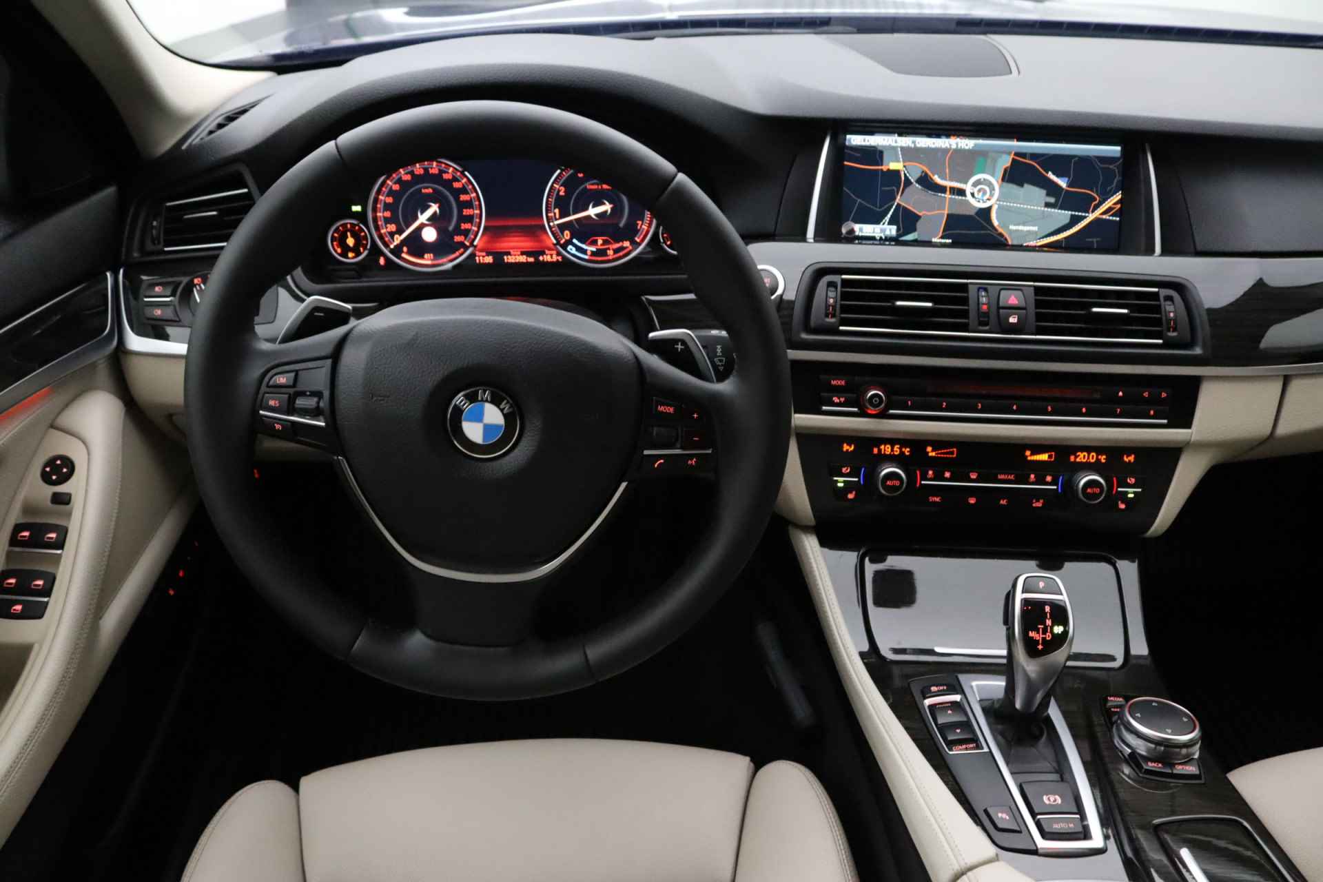 BMW 5 Serie 520i Luxury Edition | Lederen bekleding | Parkeersensoren | Elektrisch verstelbare verwarmde stoelen | Navigatie - 12/30