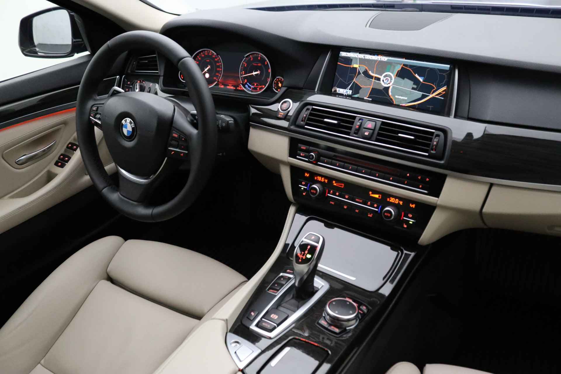 BMW 5 Serie 520i Luxury Edition | Lederen bekleding | Parkeersensoren | Elektrisch verstelbare verwarmde stoelen | Navigatie - 14/30